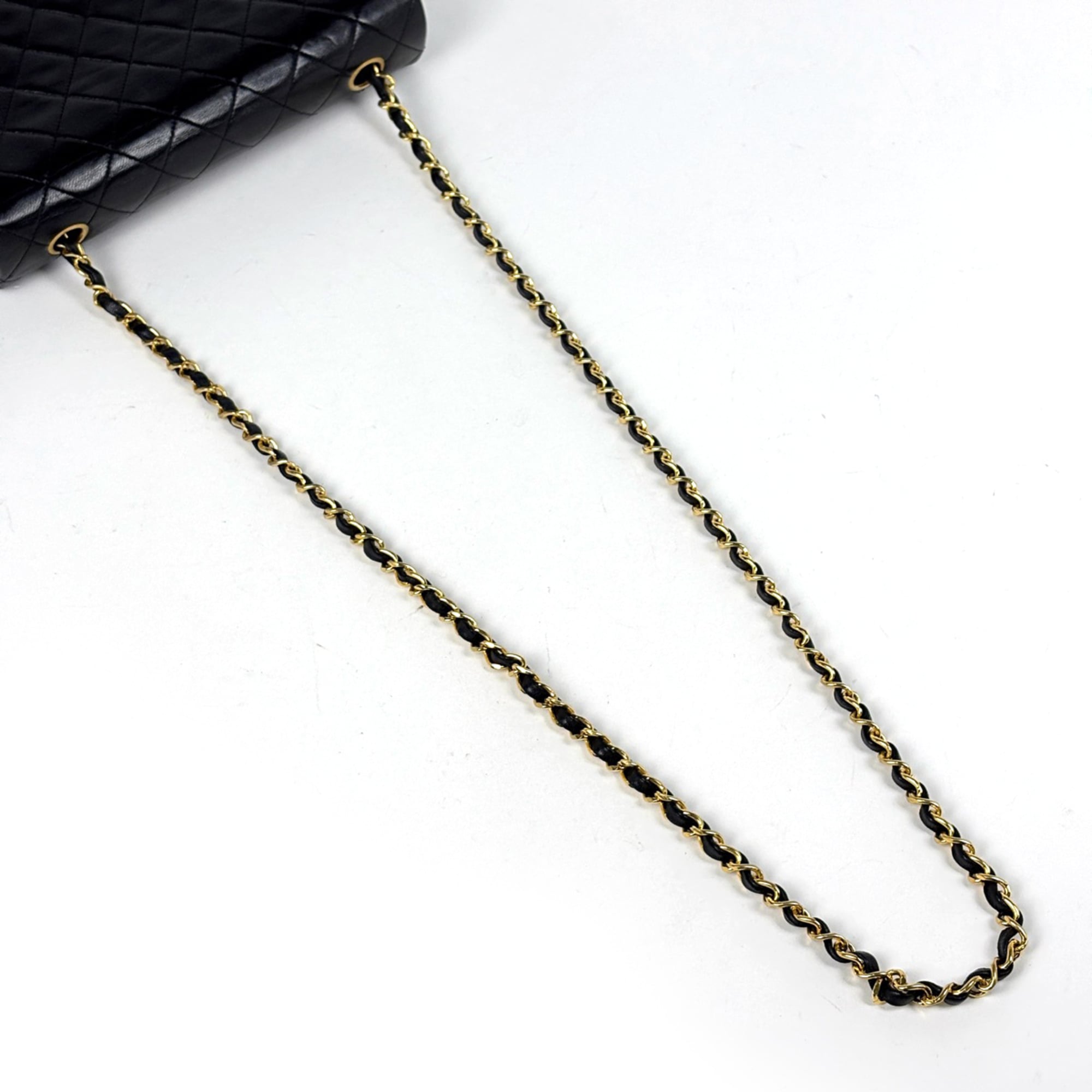 Chanel Matelasse Black Leather Shoulder Bag (Pre-Owned)