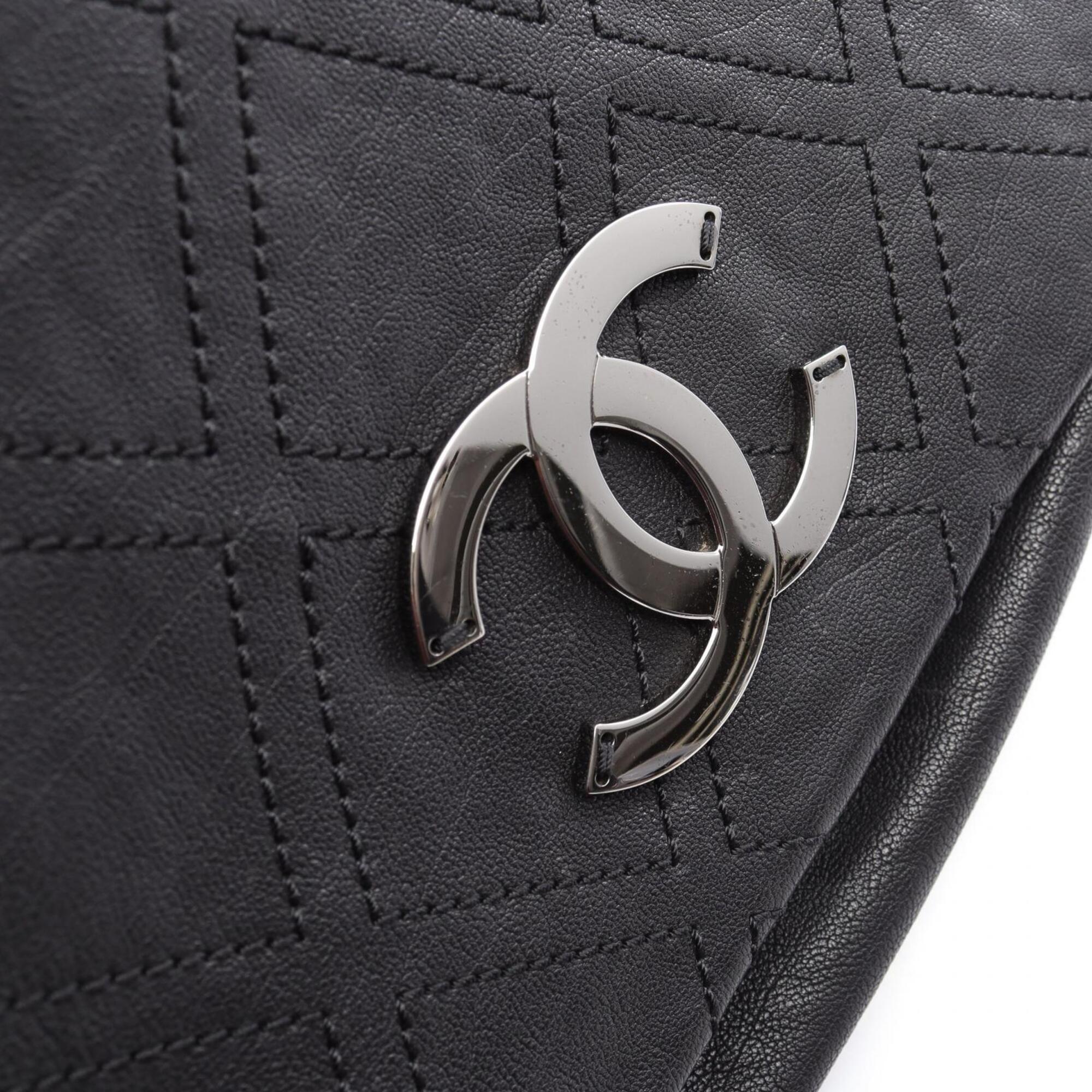 Chanel Black Leather Shoulder Bag (Pre-Owned)