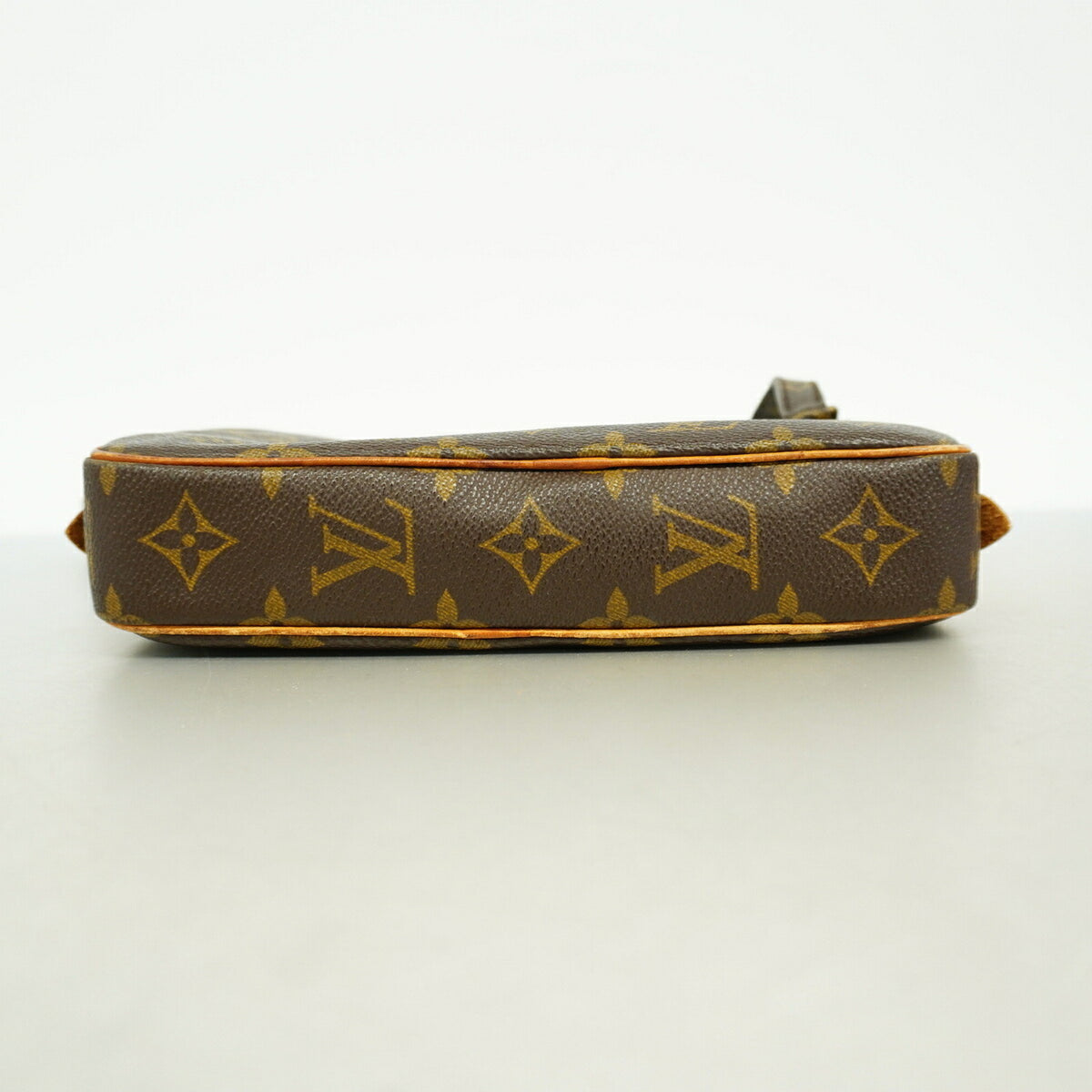 Louis Vuitton Brown Shoulder Bag (Pre-Owned)