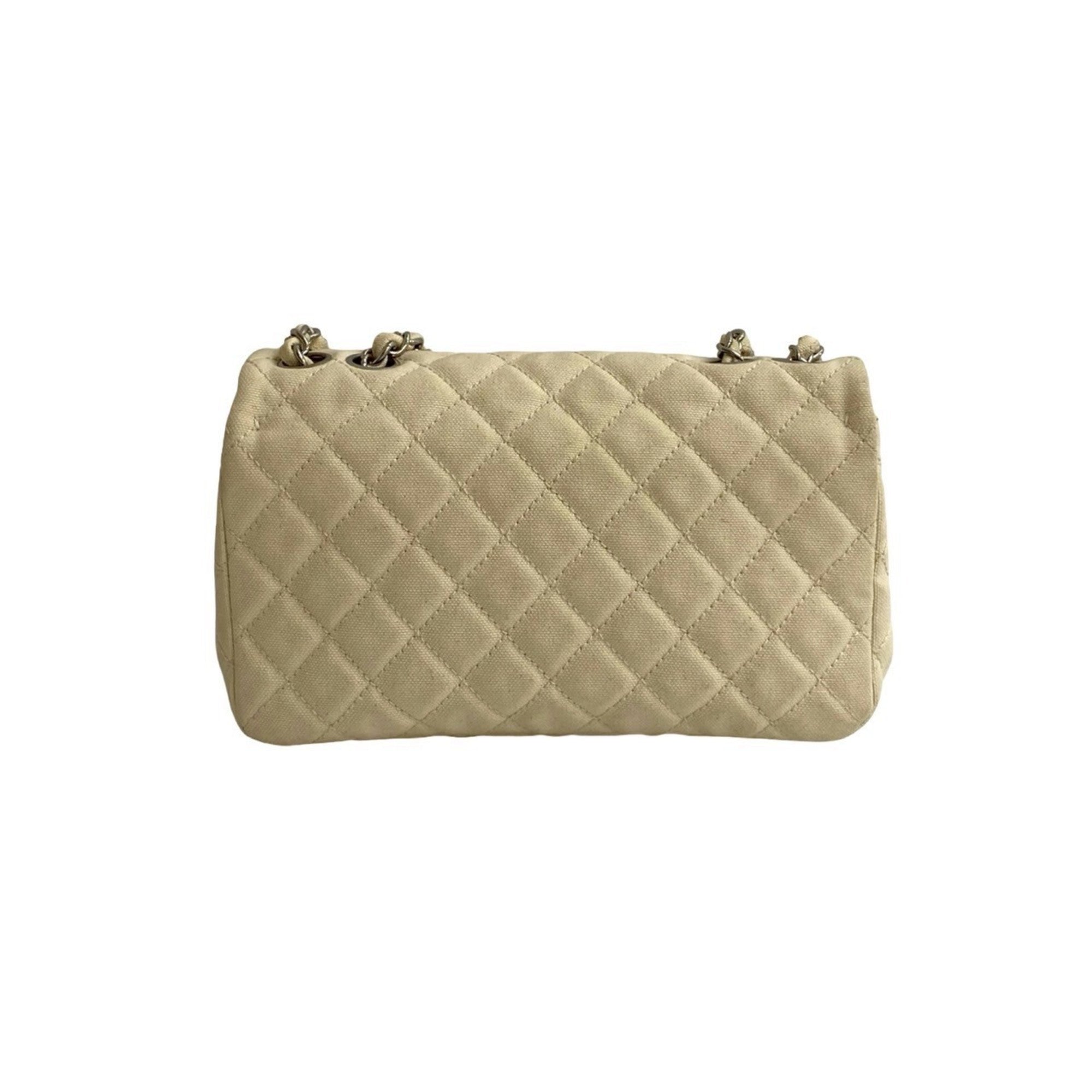 Chanel White Canvas Shoulder Bag (Pre-Owned)