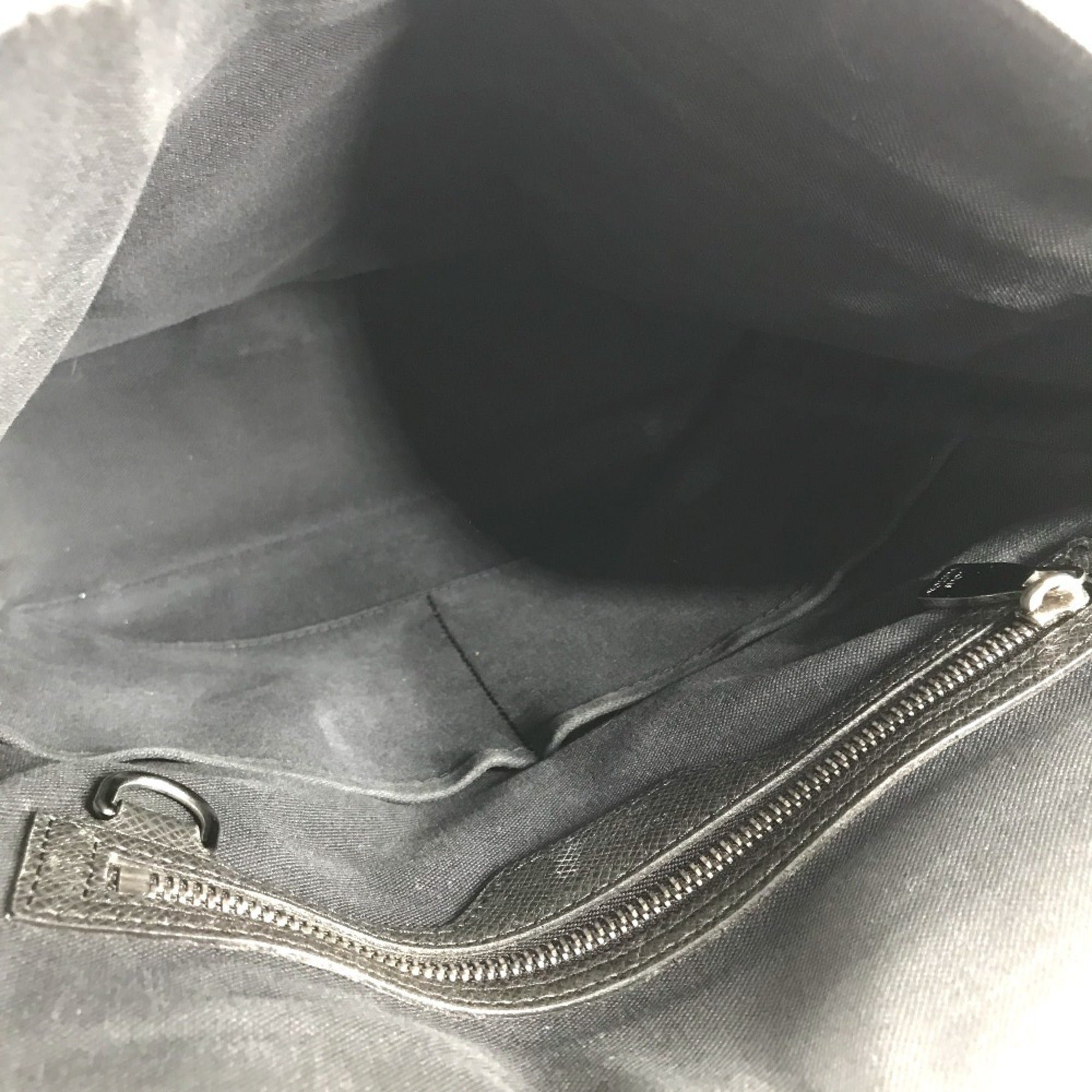 Louis Vuitton Ardoise Black Taiga Leather Leather Messenger Bag Shoulder Bag (Pre-Owned)