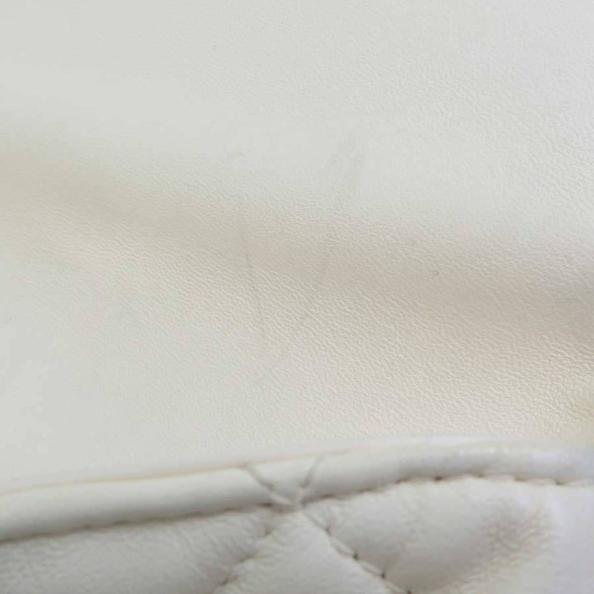 Chanel Off-White Fur Leather Handbag Shoulder Bag (Pre-Owned)