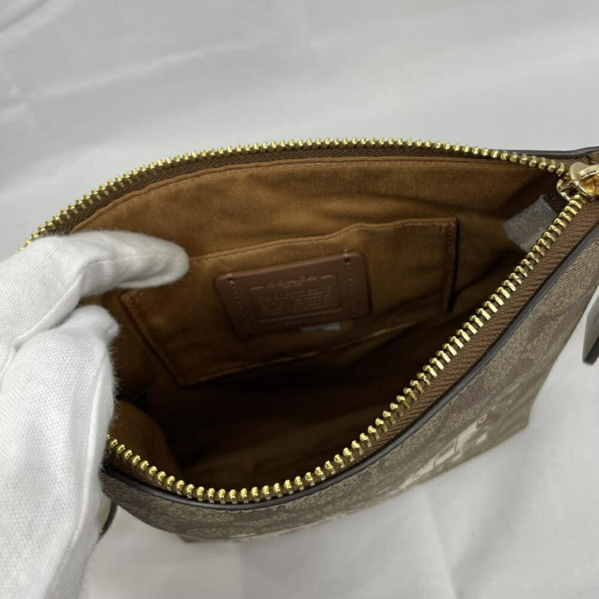 Coach Beige Shoulder Bag (Pre-Owned)