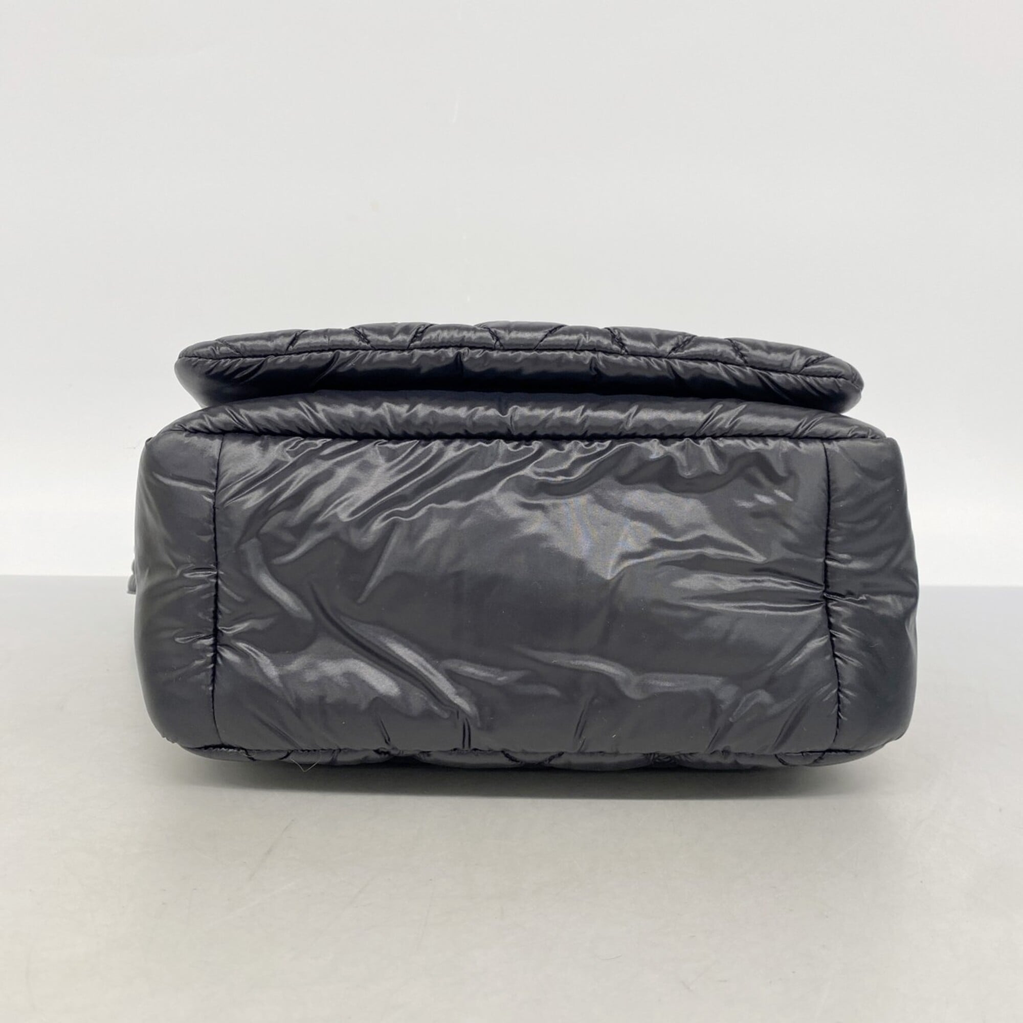 Chanel Black Nylon Shoulder Bag (Pre-Owned)