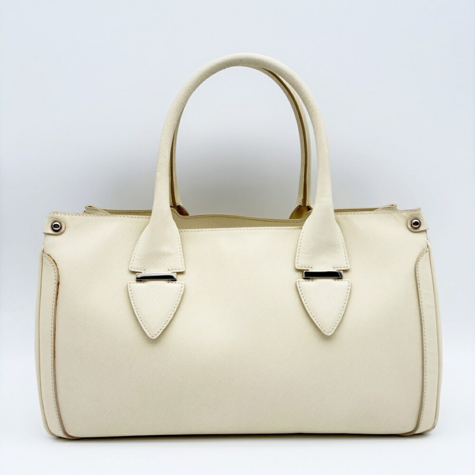 Salvatore Ferragamo Gancini Ivory Leather Tote Bag (Pre-Owned)