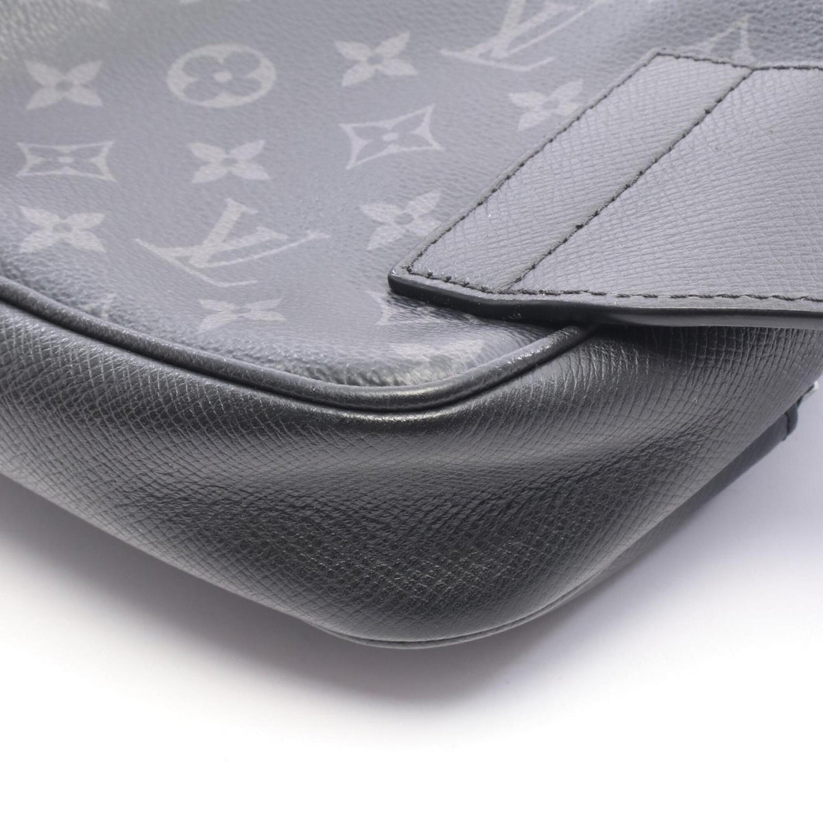 Louis Vuitton Black Noir Taigarama Leather Fanny Pack (Pre-Owned)