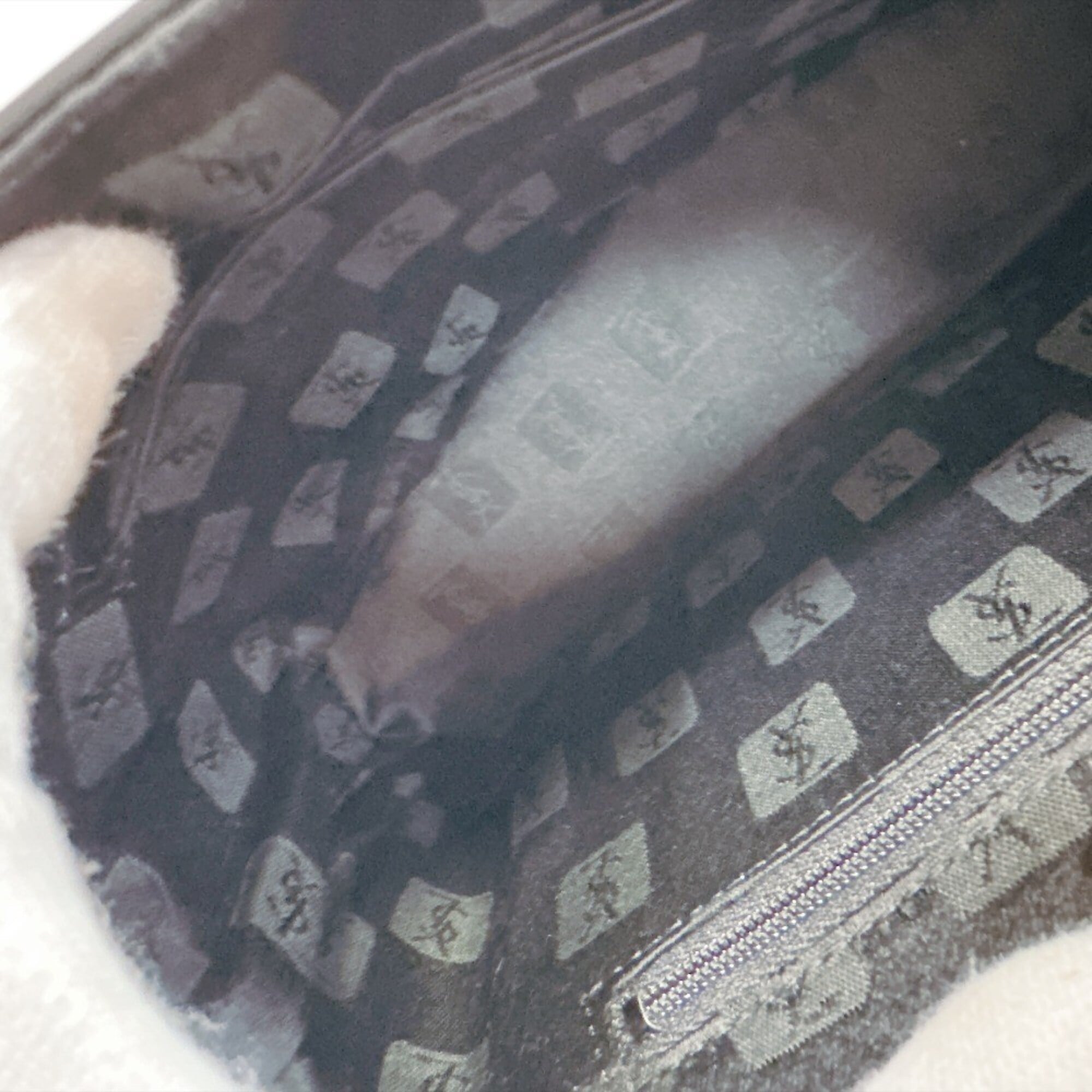 Yves Saint Laurent Black Leather Shoulder Bag (Pre-Owned)