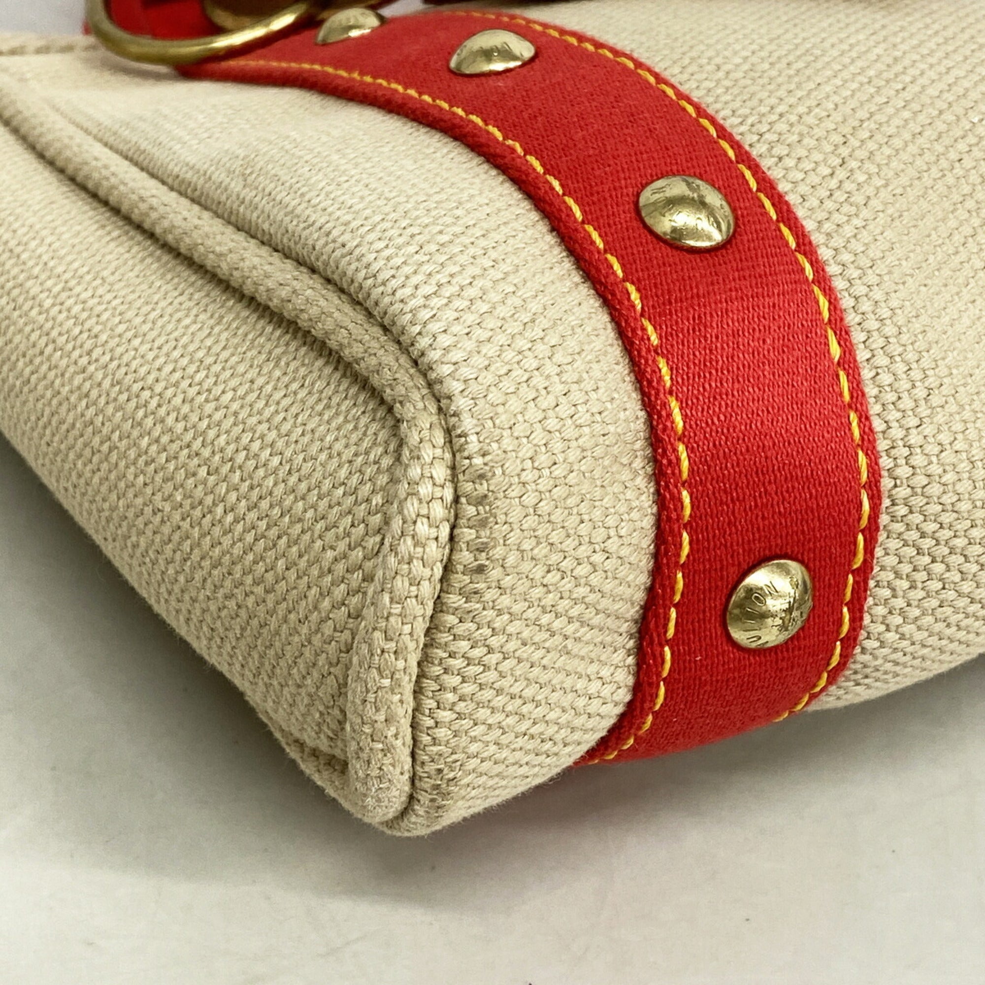 Louis Vuitton Beige Handbag (Pre-Owned)