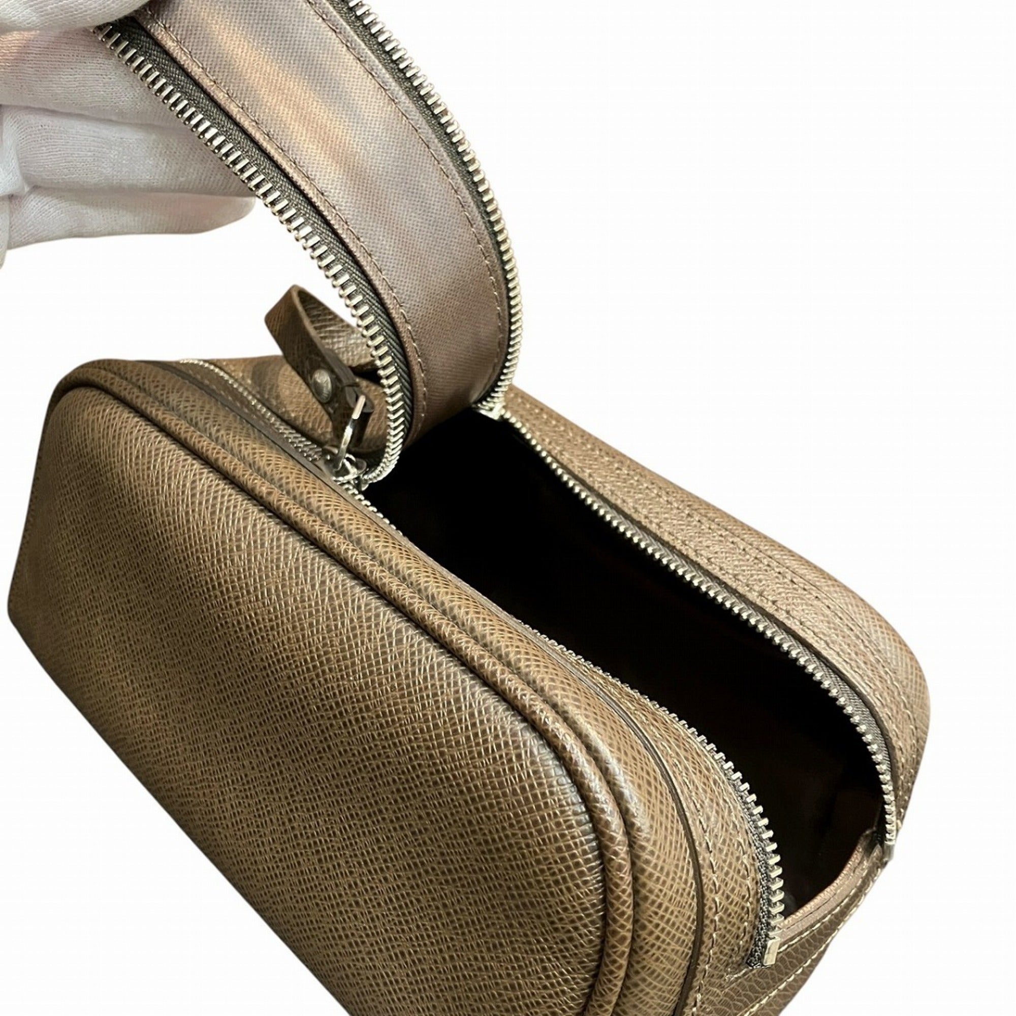 Louis Vuitton Brown Leather Clutch Bag (Pre-Owned)