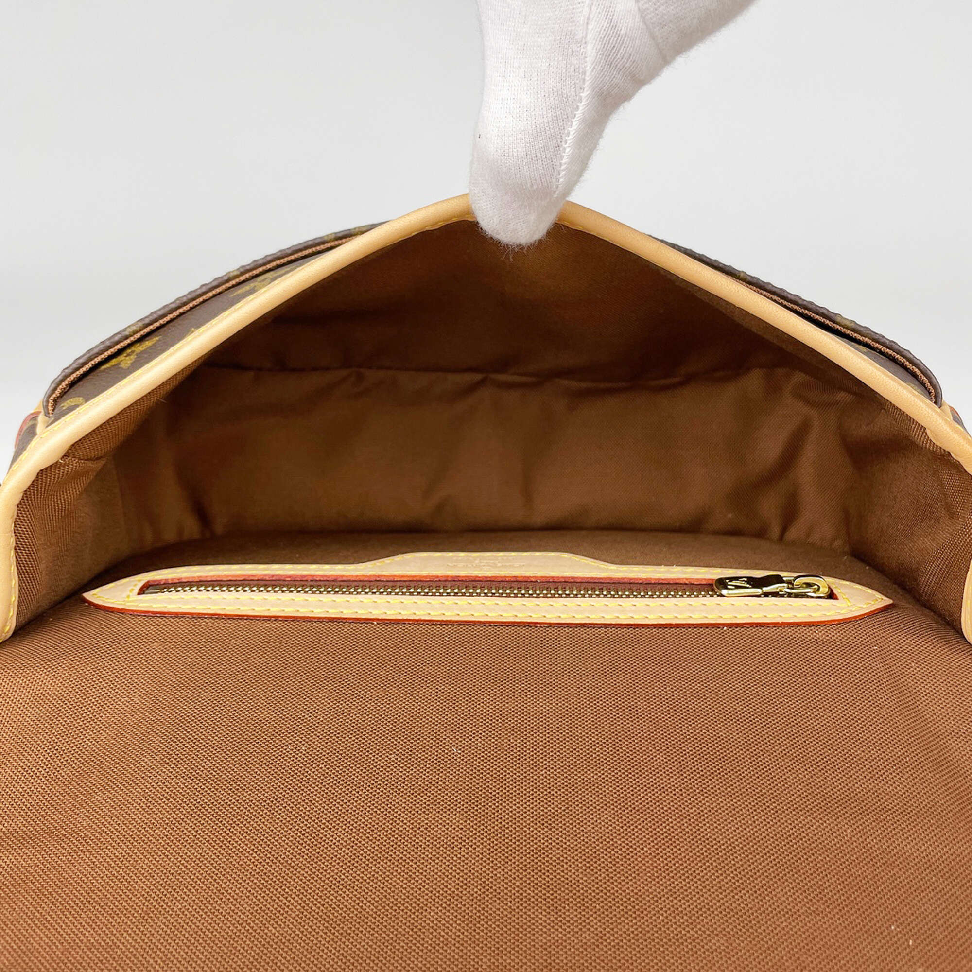 Louis Vuitton Brown Monogram Shoulder Bag (Pre-Owned)