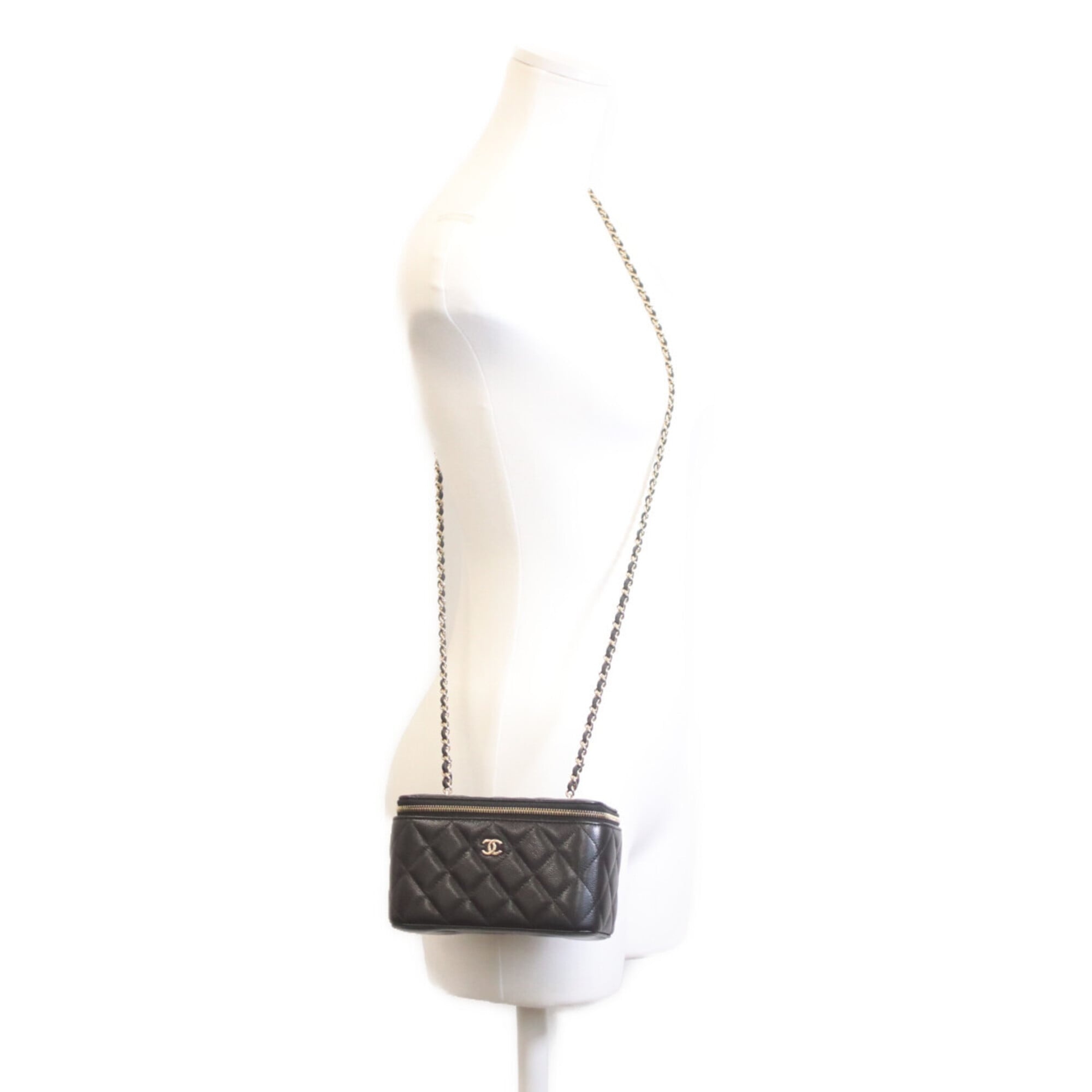 Chanel Black Grained Calfskin Shoulder Bag (Pre-Owned)