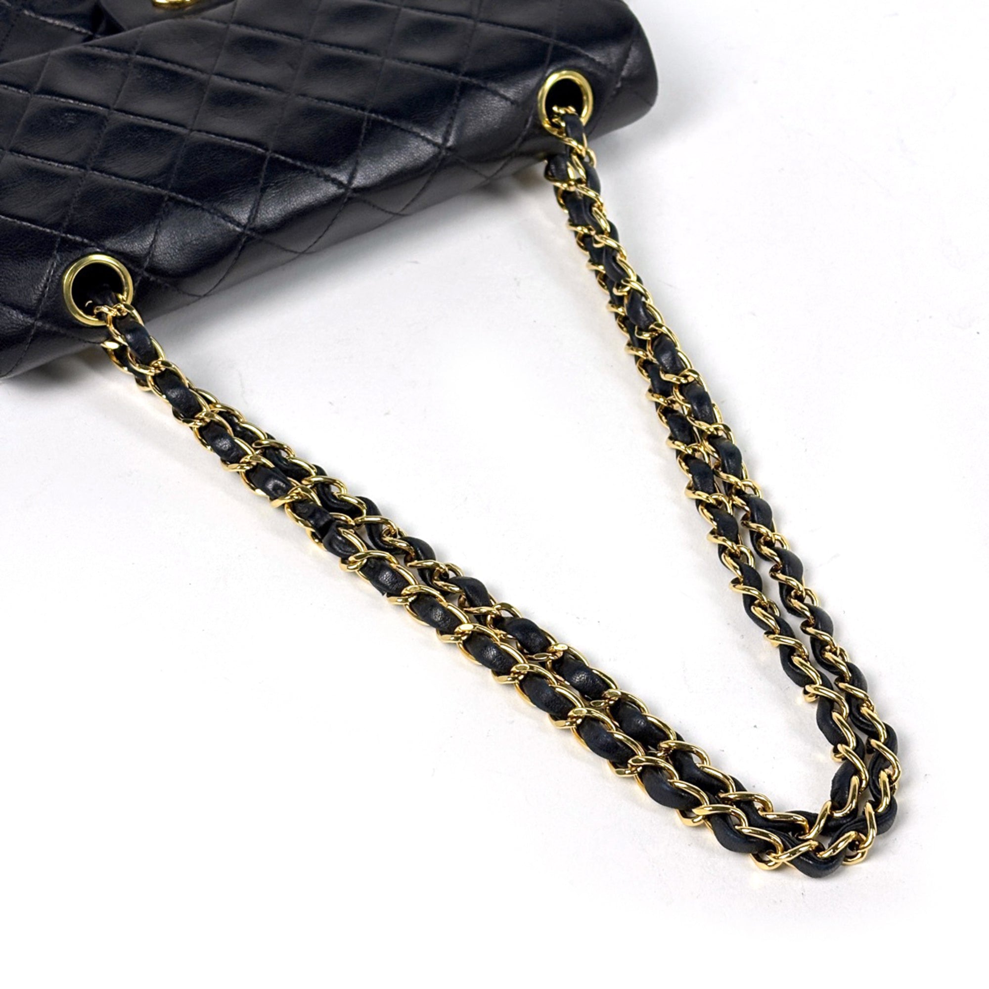 Chanel Black Leather Shoulder Bag (Pre-Owned)