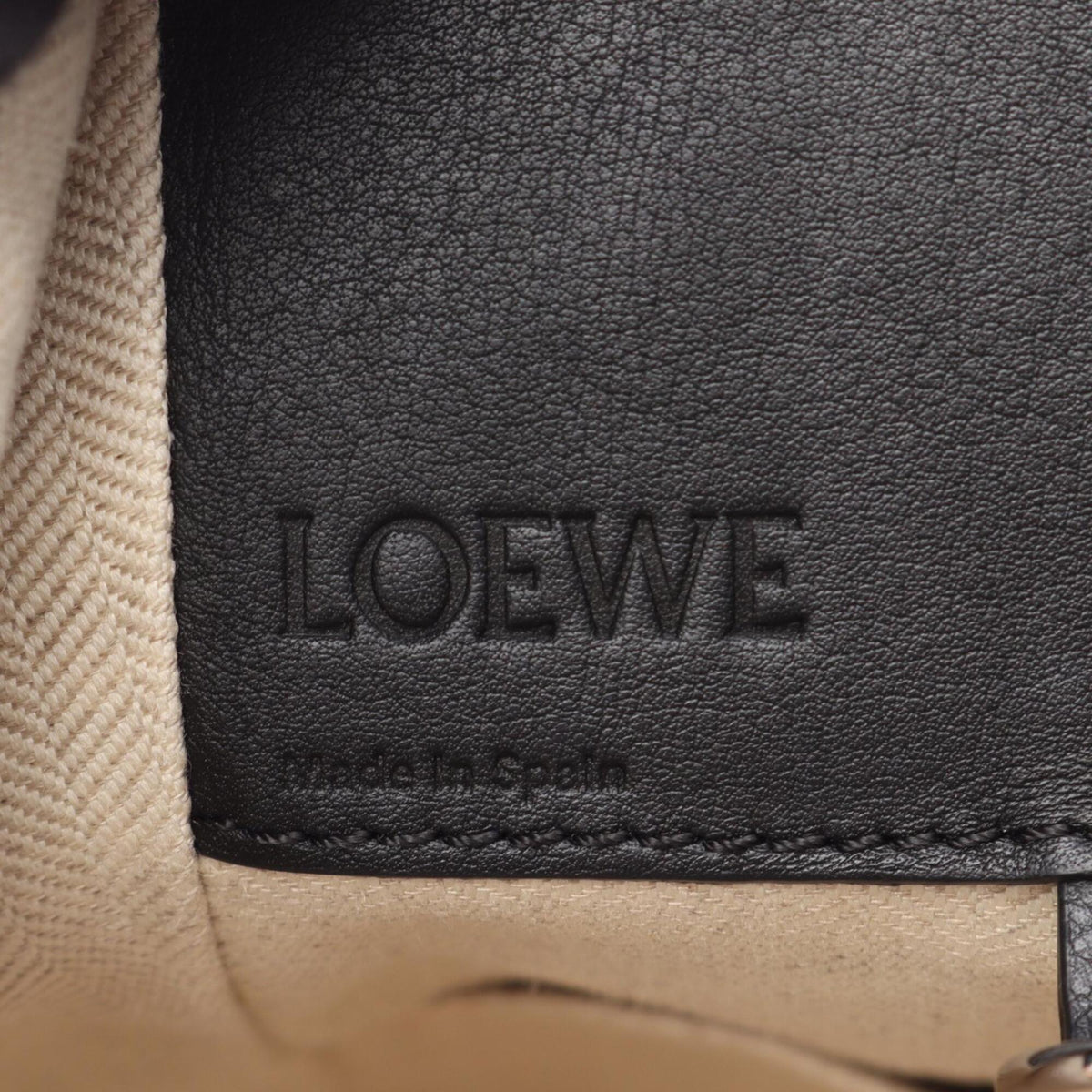 Loewe Beige Black Leather Handbag (Pre-Owned)