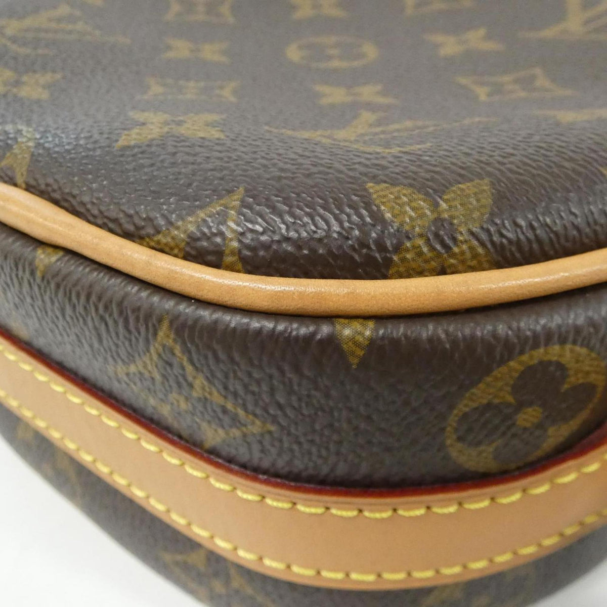Louis Vuitton Marron Coated Canvas Shoulder Bag (Pre-Owned)