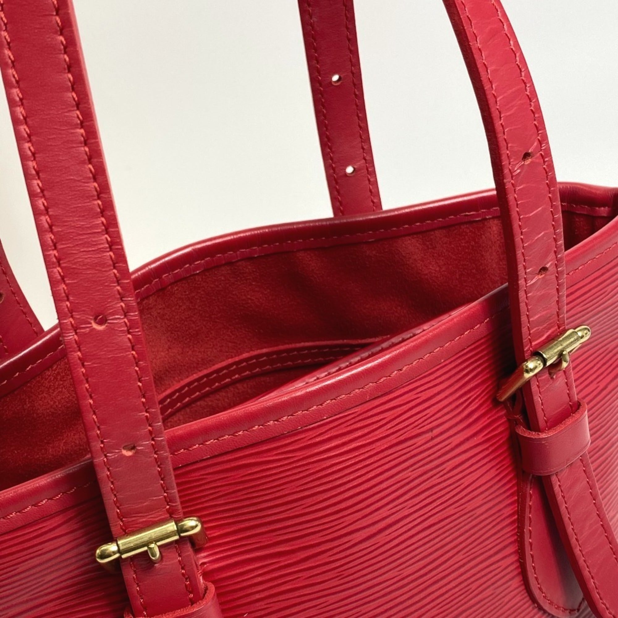 Louis Vuitton Red Color Rouge Epi Leather Pouch Shoulder Bag (Pre-Owned)