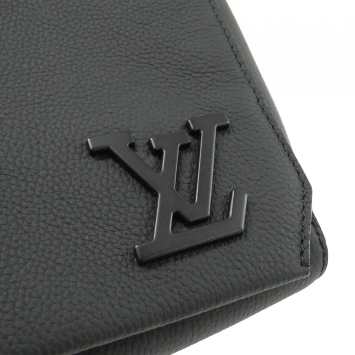 Louis Vuitton Black Leather Shoulder Bag (Pre-Owned)