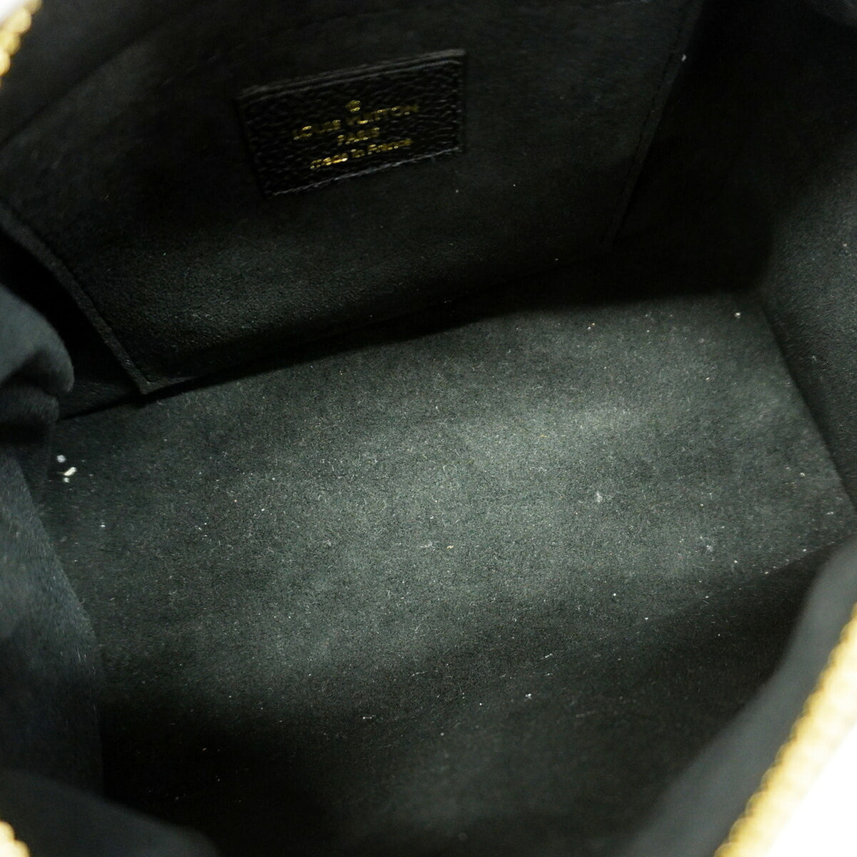 Louis Vuitton Noir Handbag (Pre-Owned)