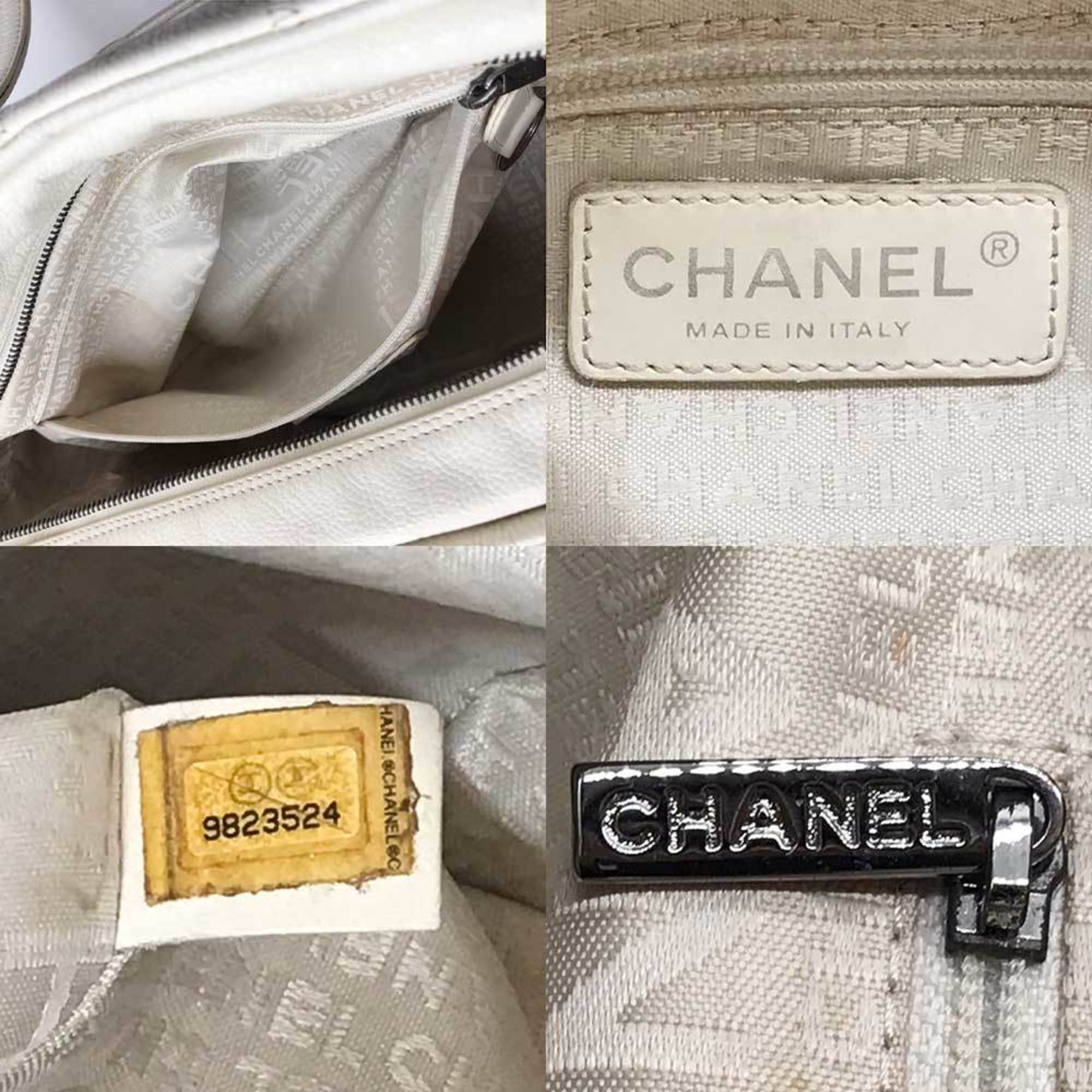 Chanel Chocolate Bar White Leather Boston Bag (Pre-Owned)