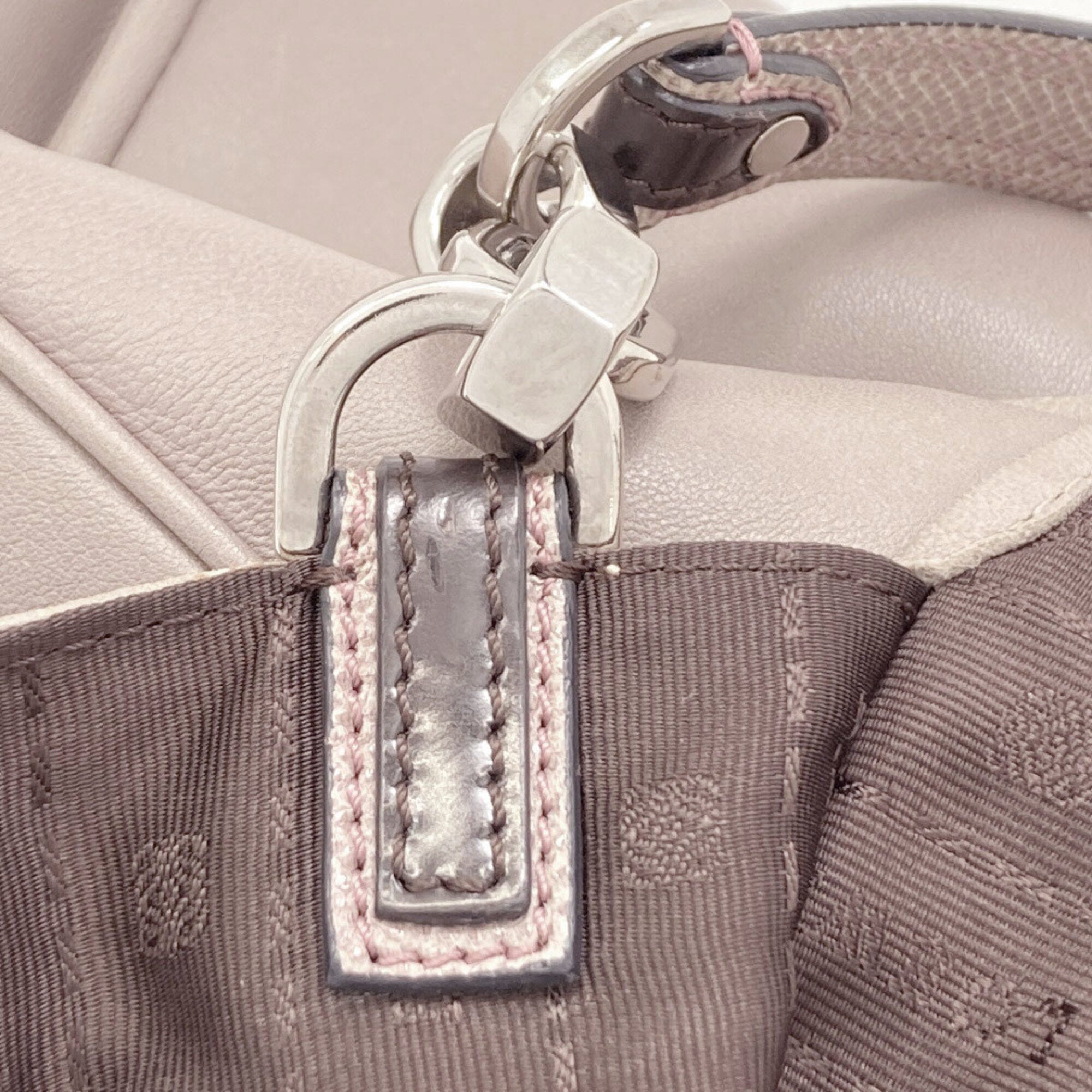 Loewe Grayish Leather Shoulder Bag (Pre-Owned)