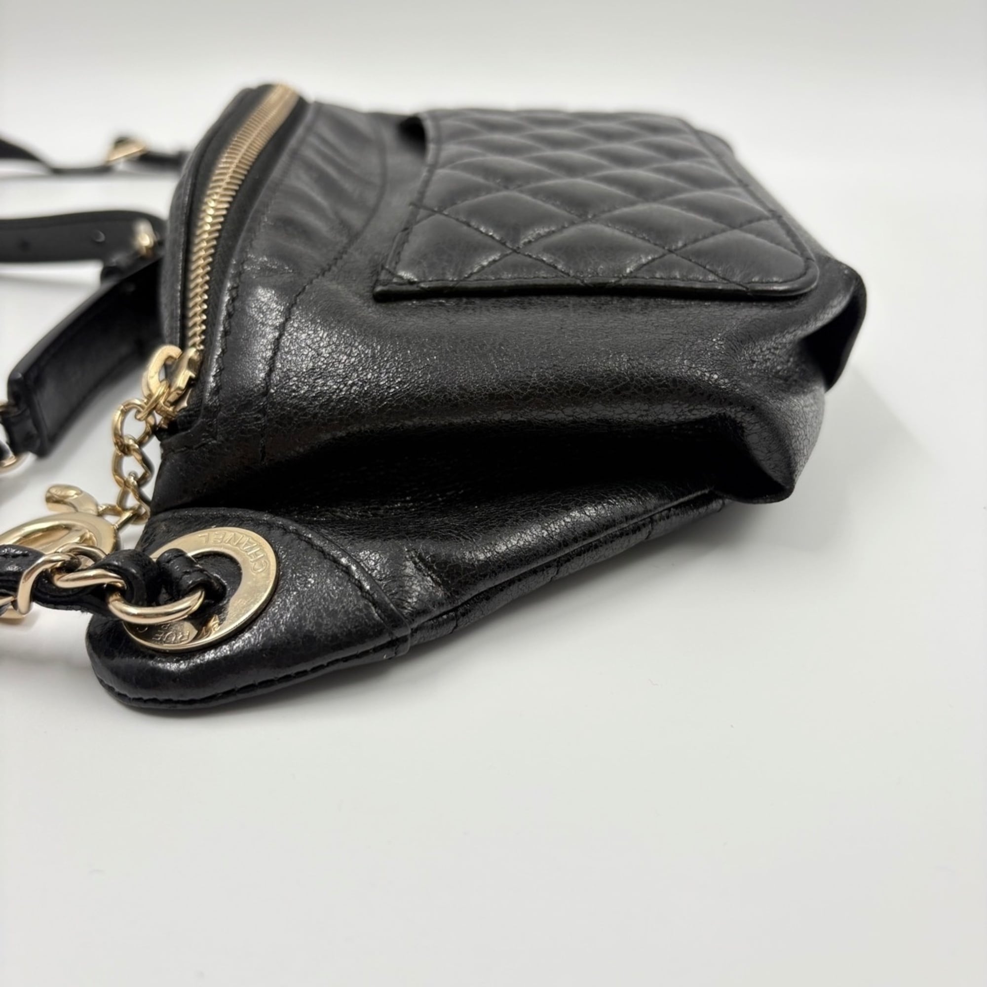 Chanel Matelasse Black Sling Bag (Pre-Owned)