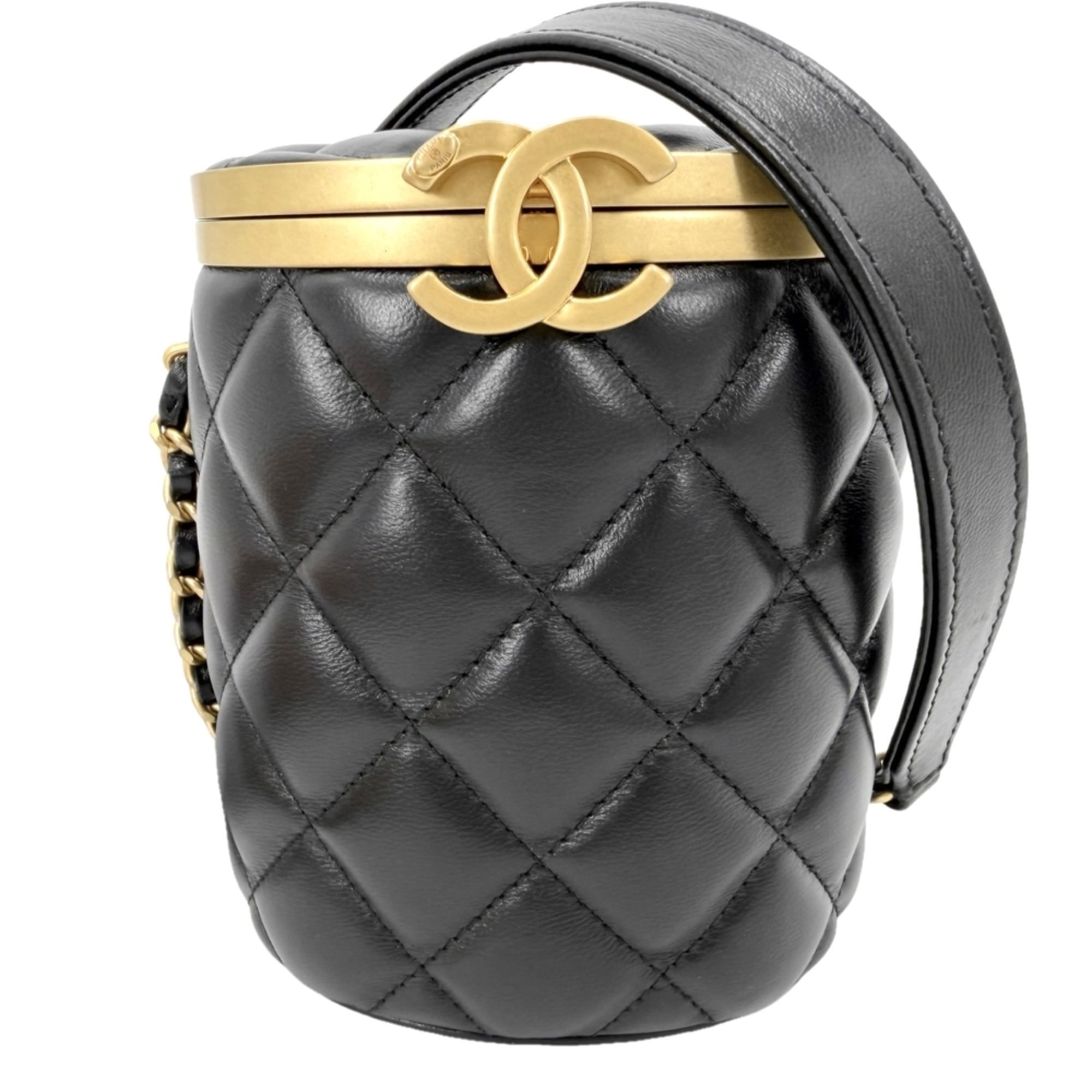 Chanel Matelasse Black Leather Shoulder Bag (Pre-Owned)