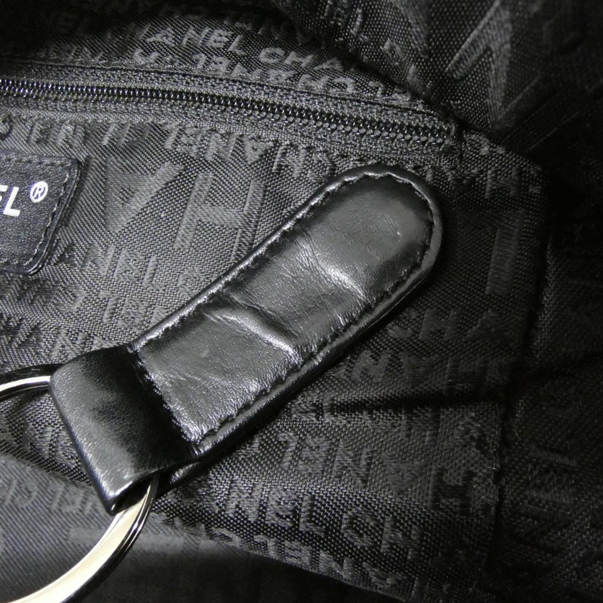 Chanel Black Grained Calfskin Shoulder Bag (Pre-Owned)