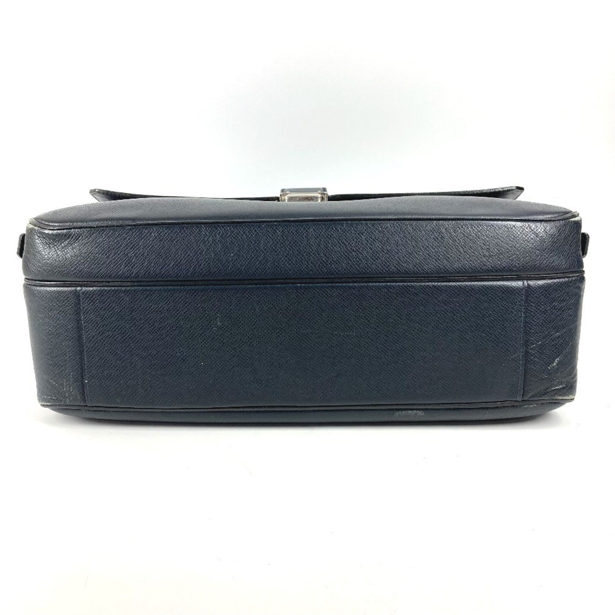 Louis Vuitton Boreal Navy Taiga Leather Handbag Shoulder Bag (Pre-Owned)