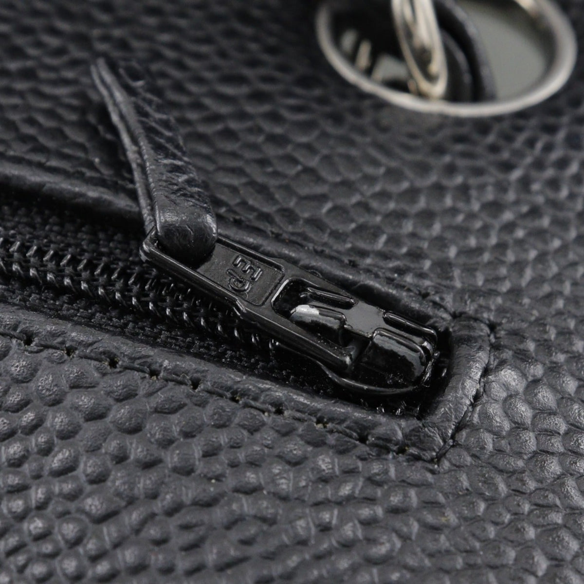 Chanel Black Caviar Leather Shoulder Bag (Pre-Owned)