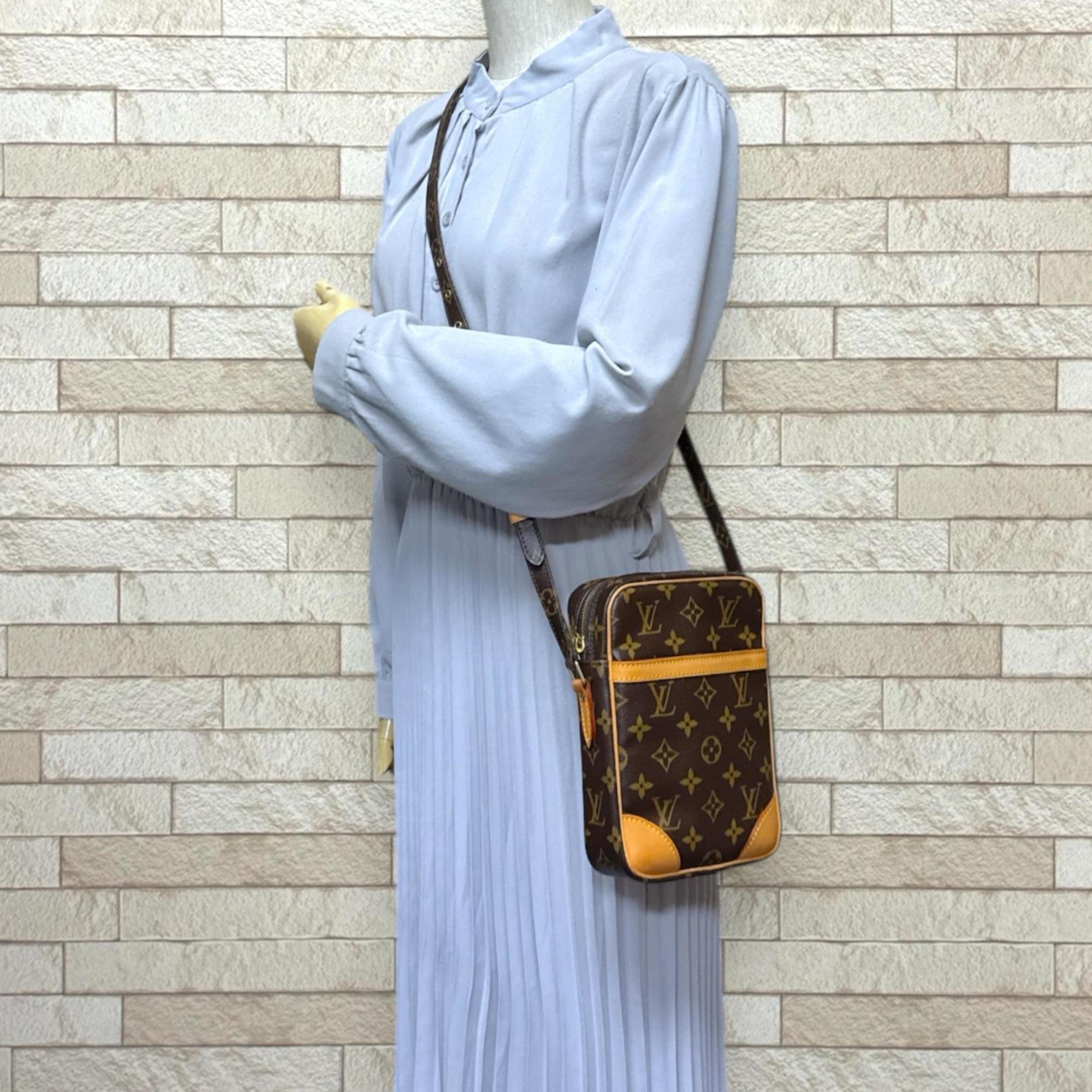 Louis Vuitton Brown Monogram Canvas Shoulder Bag (Pre-Owned)