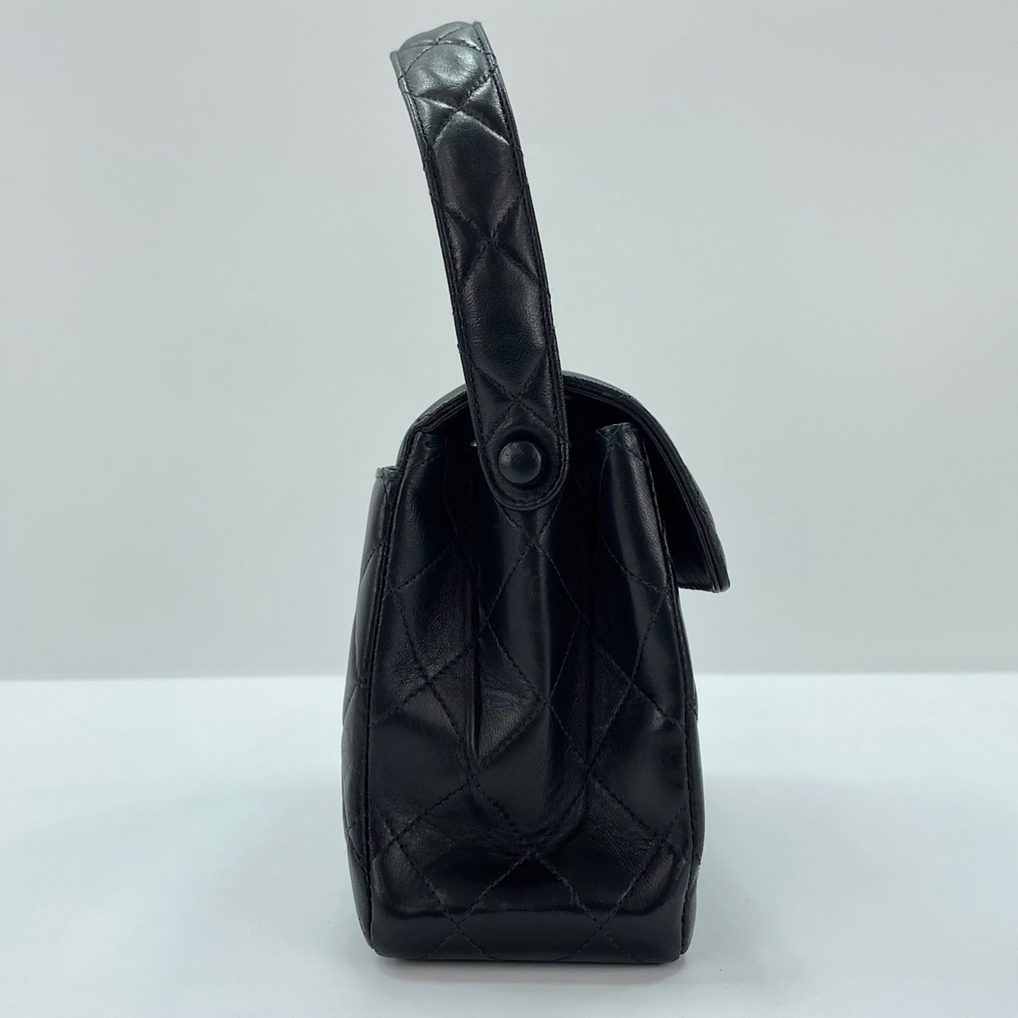 Chanel Black Handbag (Pre-Owned)
