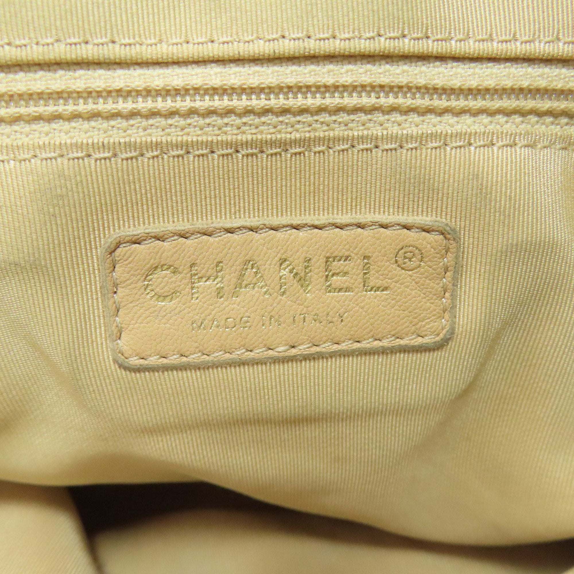 Chanel Black Leather Shoulder Bag (Pre-Owned)