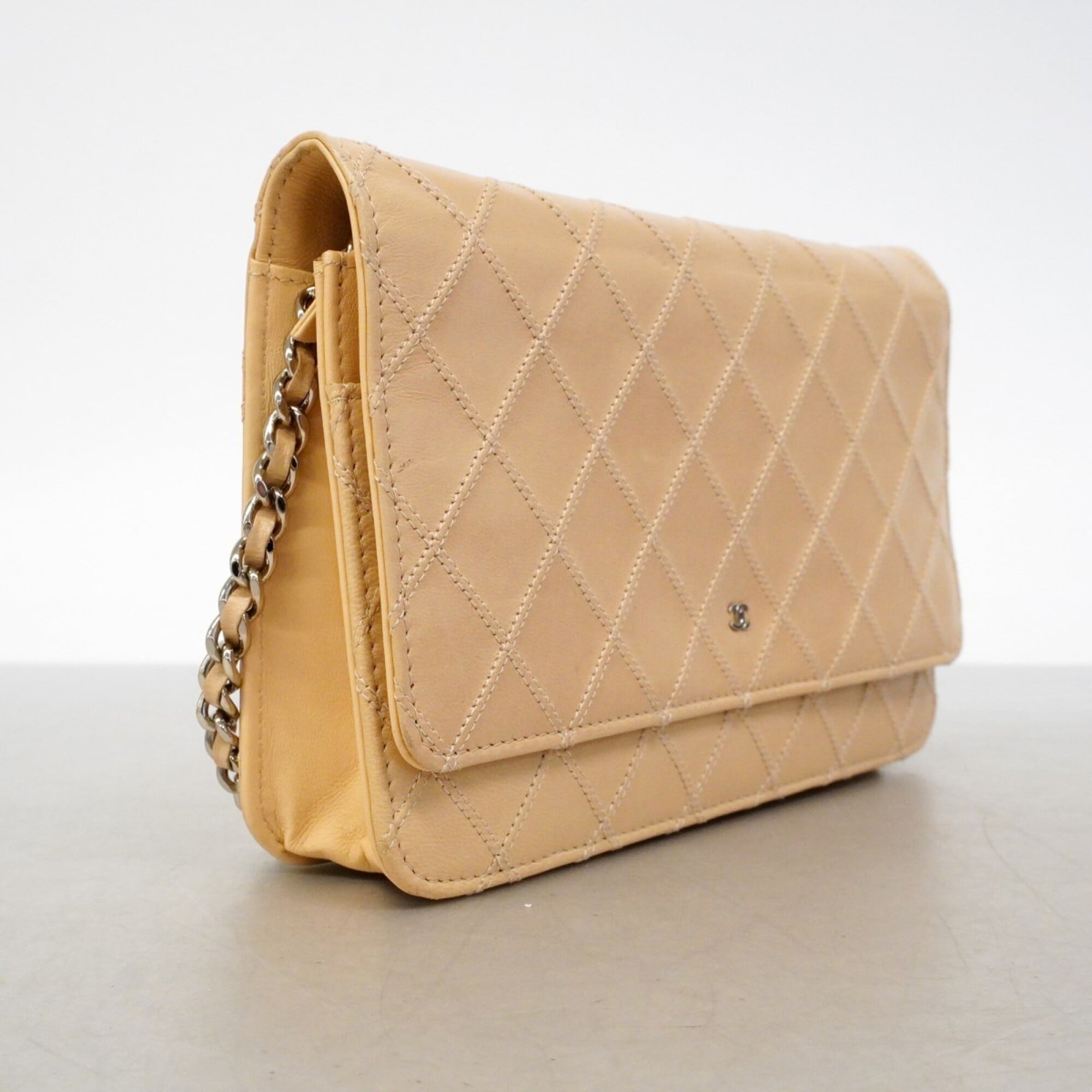 Chanel Beige Leather Chain/Shoulder Wallet (Pre-Owned)
