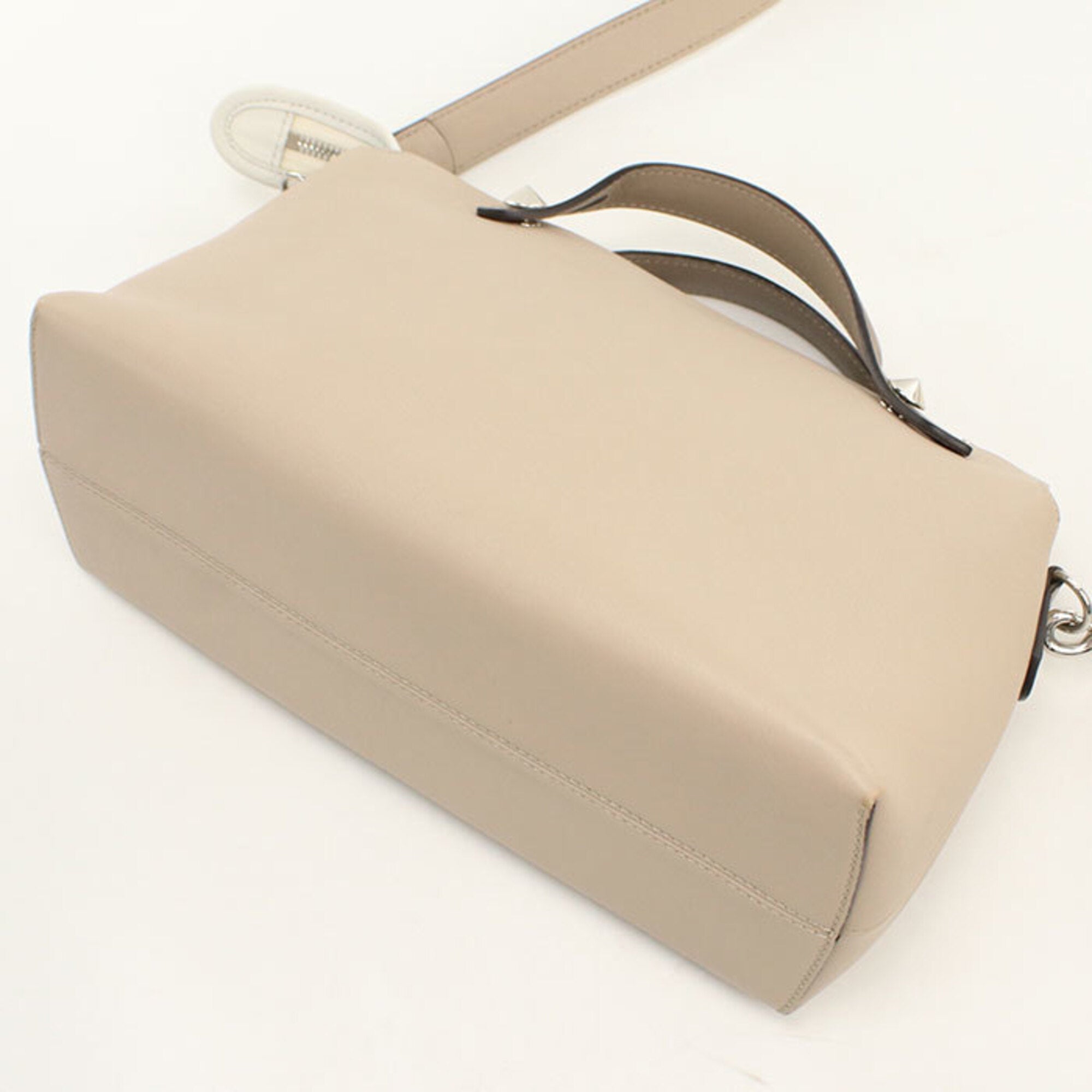 Fendi Beige Leather Handbag (Pre-Owned)