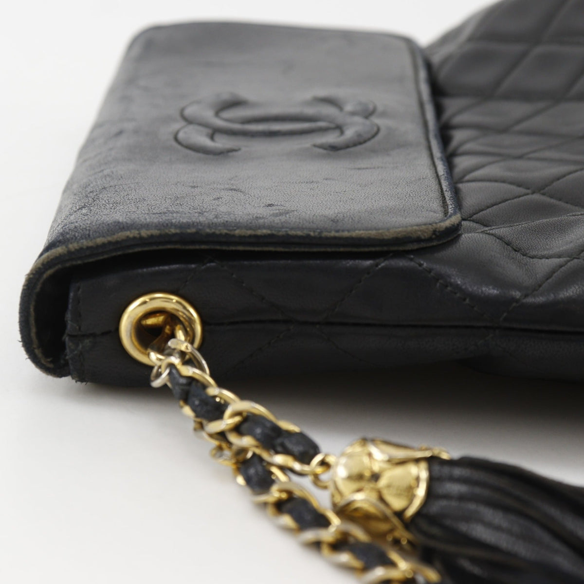 Chanel Matelasse Black Leather Shoulder Bag (Pre-Owned)