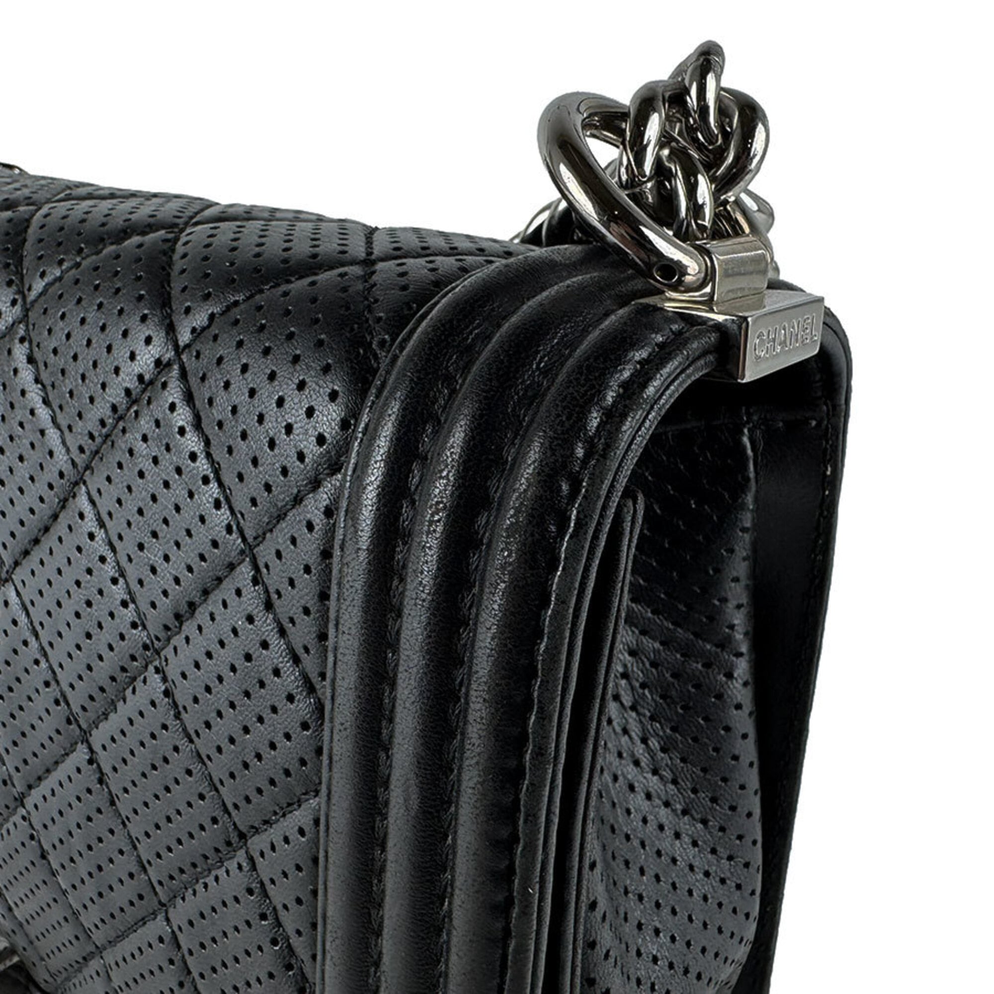 Chanel Black Leather Shoulder Bag (Pre-Owned)