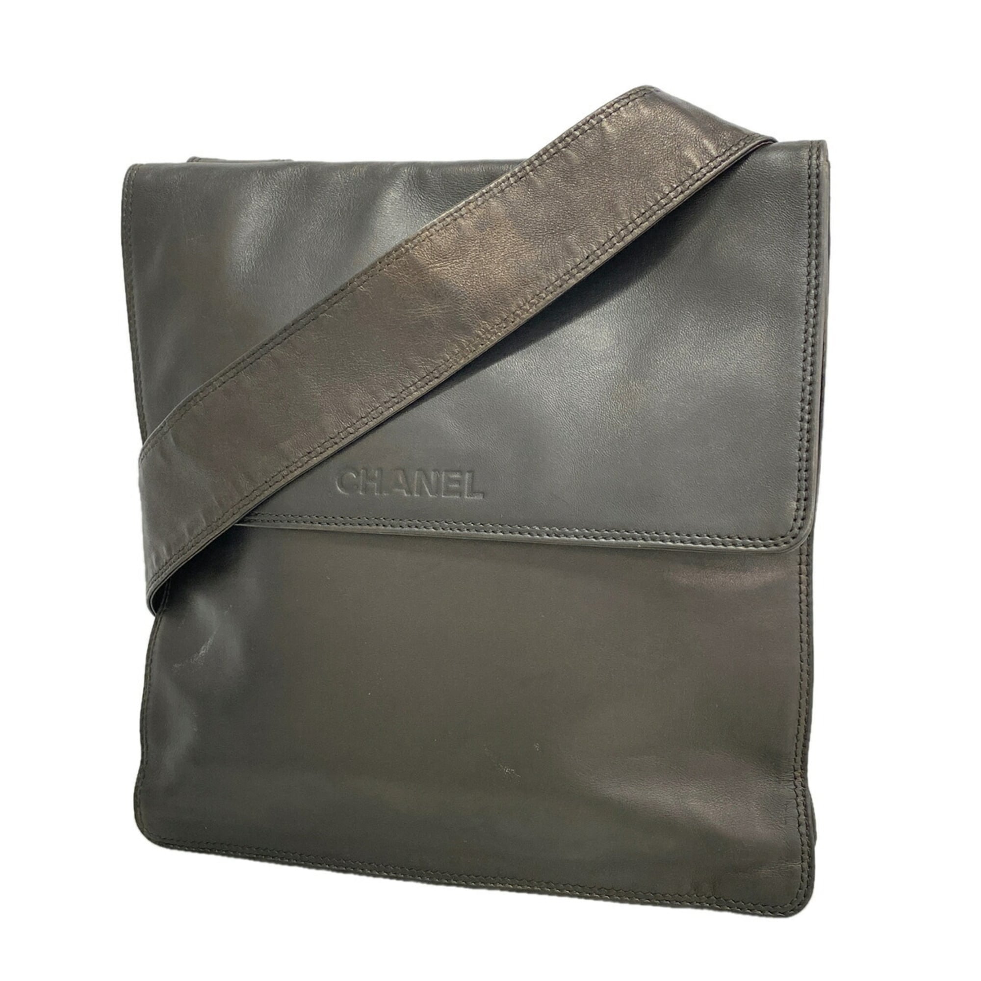 Chanel Black Leather Shoulder Bag (Pre-Owned)