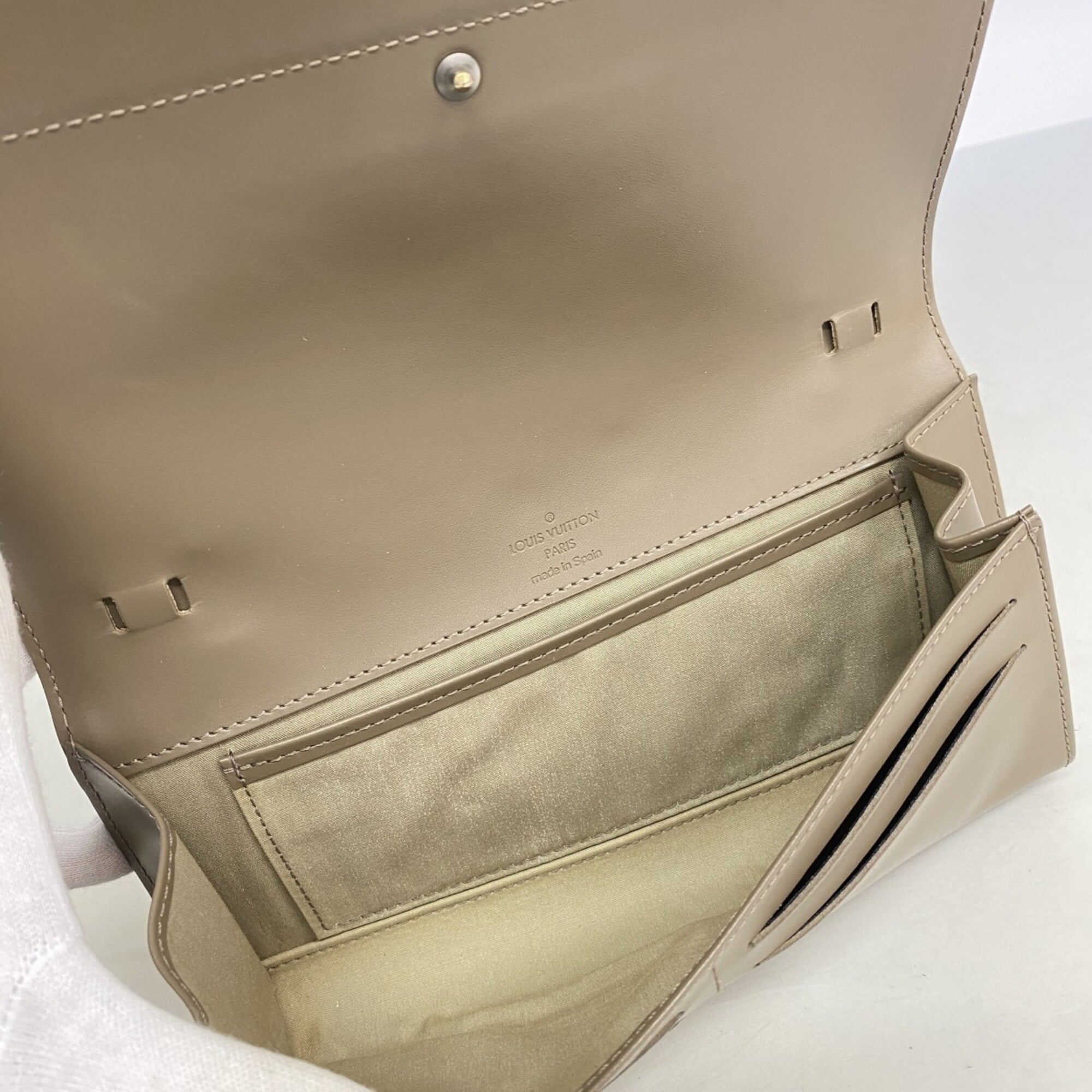 Louis Vuitton Brown Shoulder Bag (Pre-Owned)