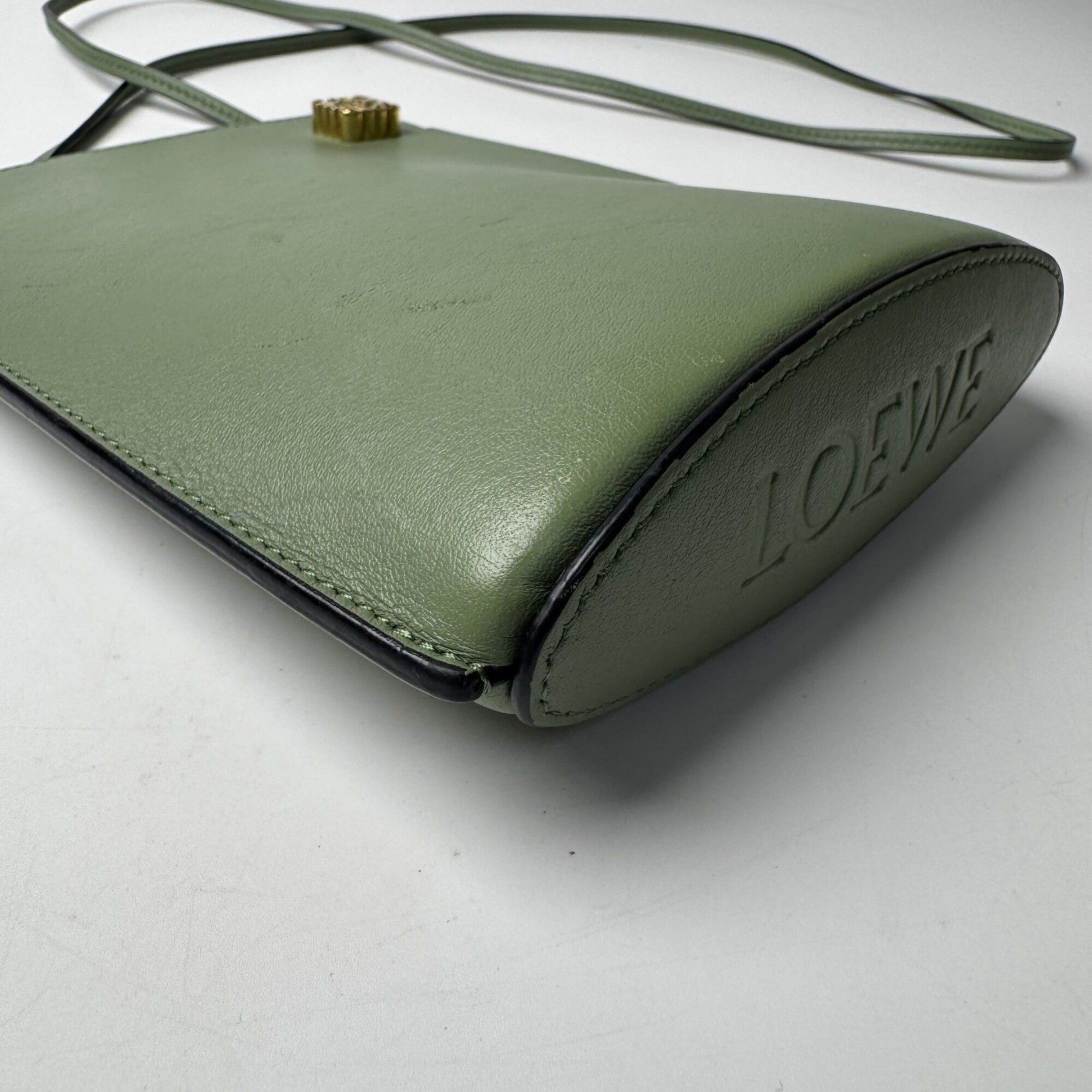 Loewe Green Leather Shoulder Bag (Pre-Owned)