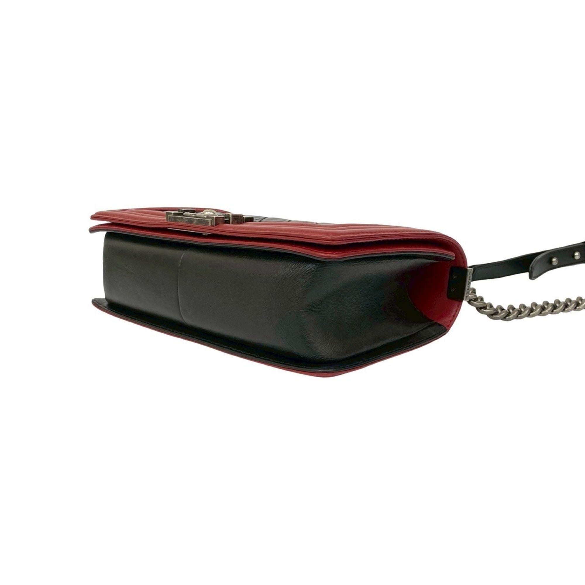 Chanel Black Red Color Leather Shoulder Bag (Pre-Owned)