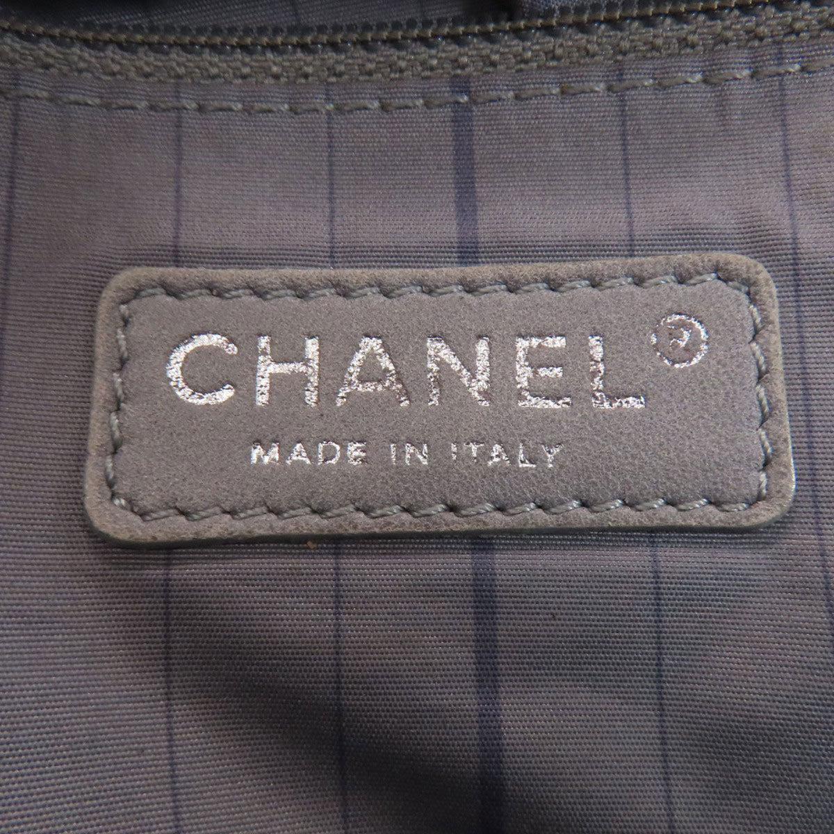Chanel Dark Gray Leather Shoulder Bag (Pre-Owned)