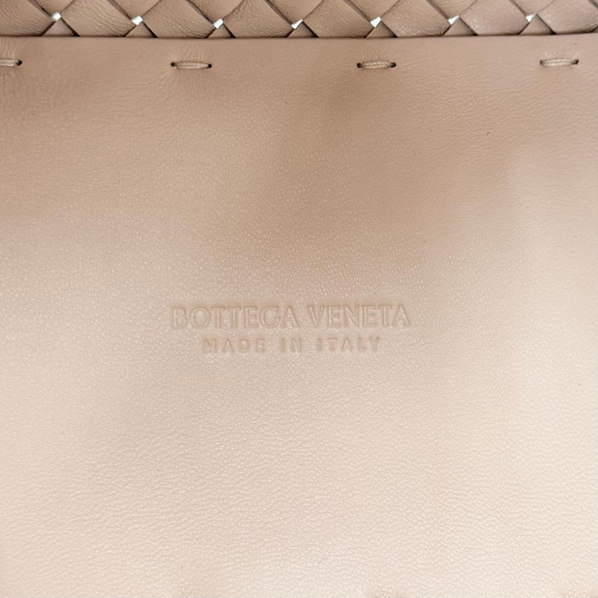 Bottega Veneta Pink Leather Pouch Shoulder Bag (Pre-Owned)