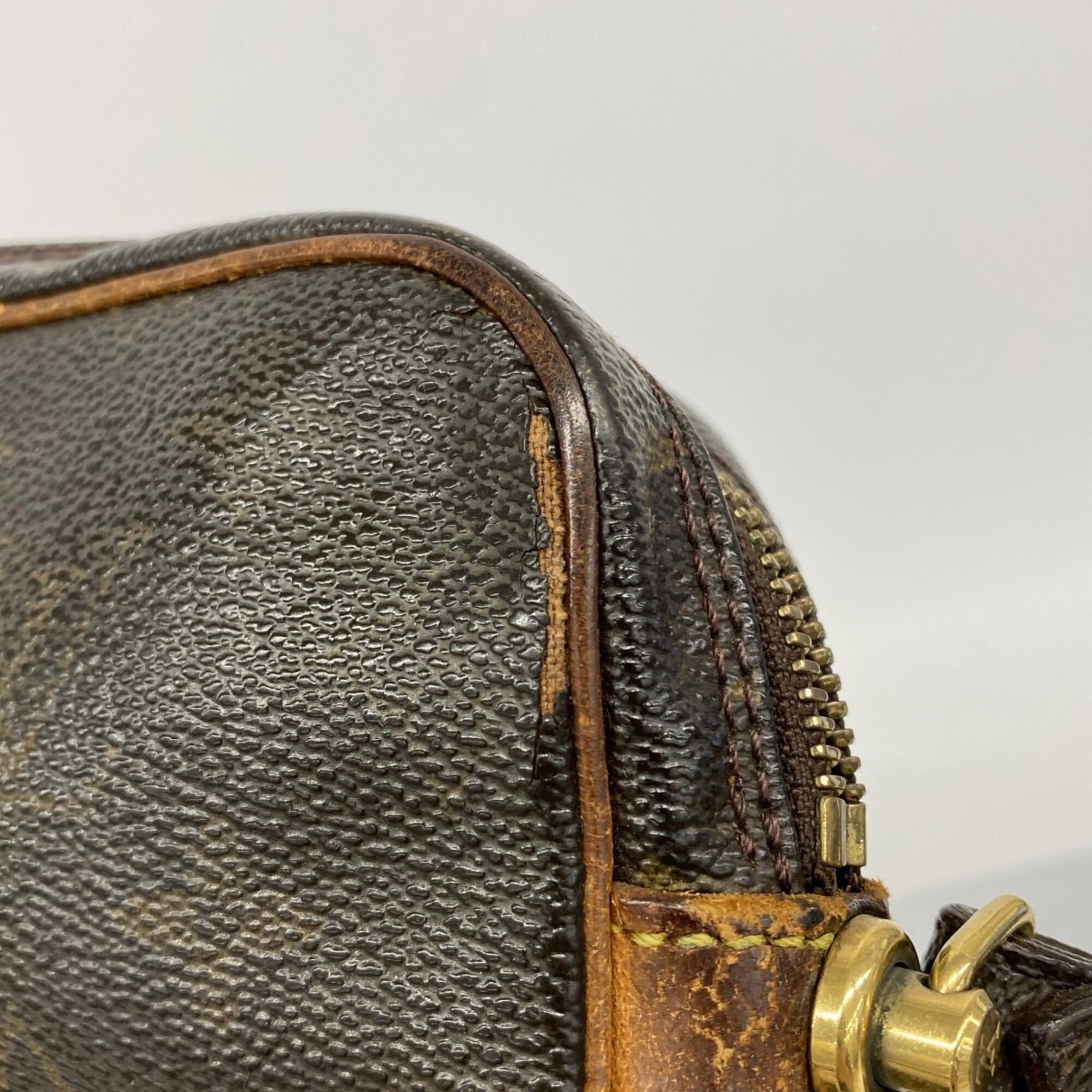 Louis Vuitton Brown Clutch Bag (Pre-Owned)