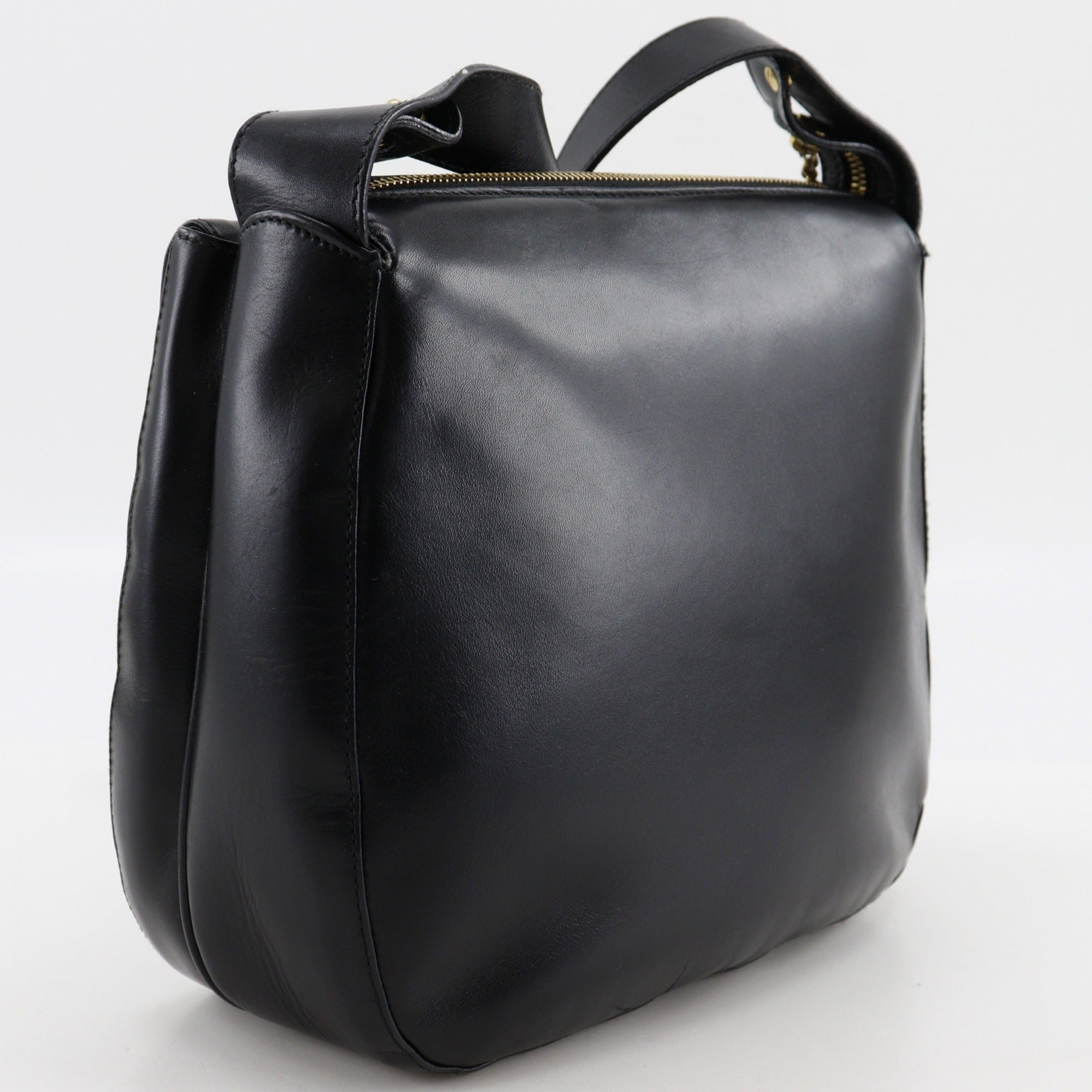 Salvatore Ferragamo Black Leather Shoulder Bag (Pre-Owned)