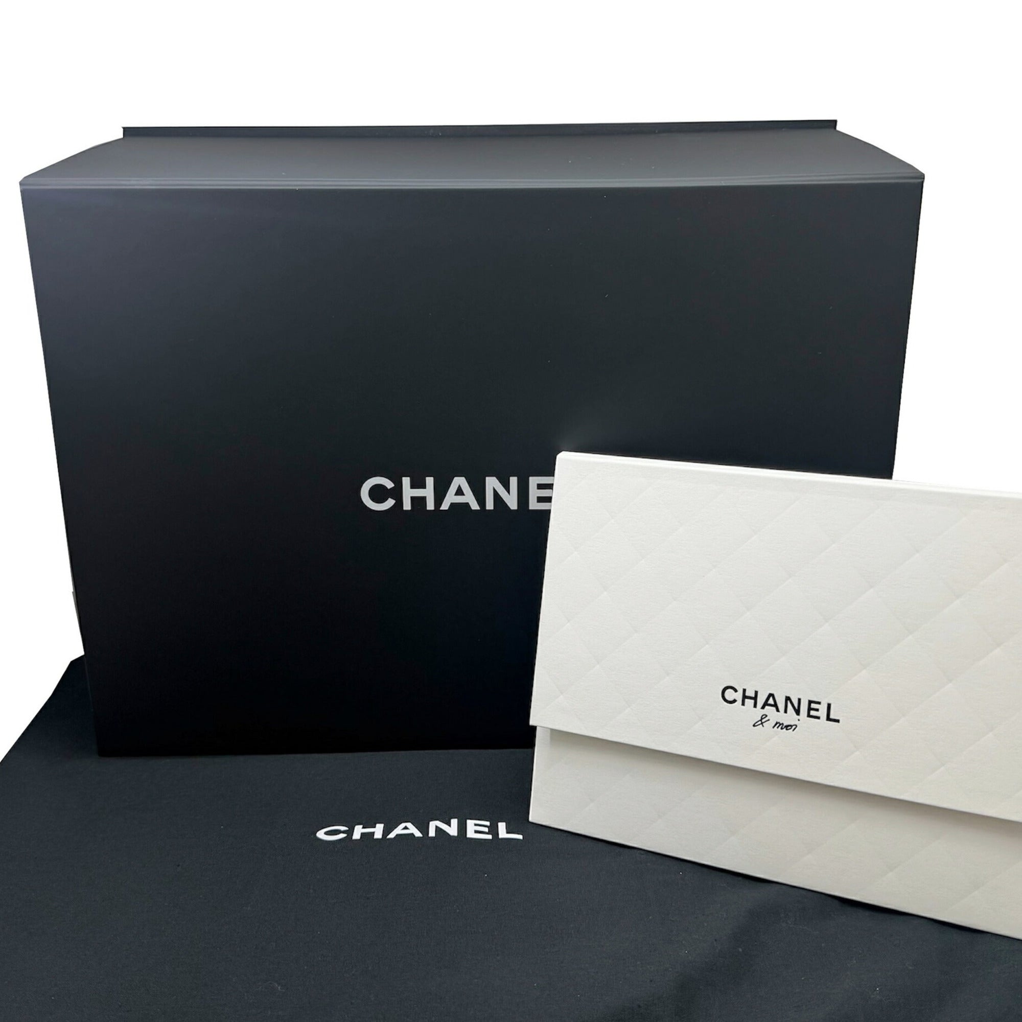 Chanel Black Leather Handbag (Pre-Owned)
