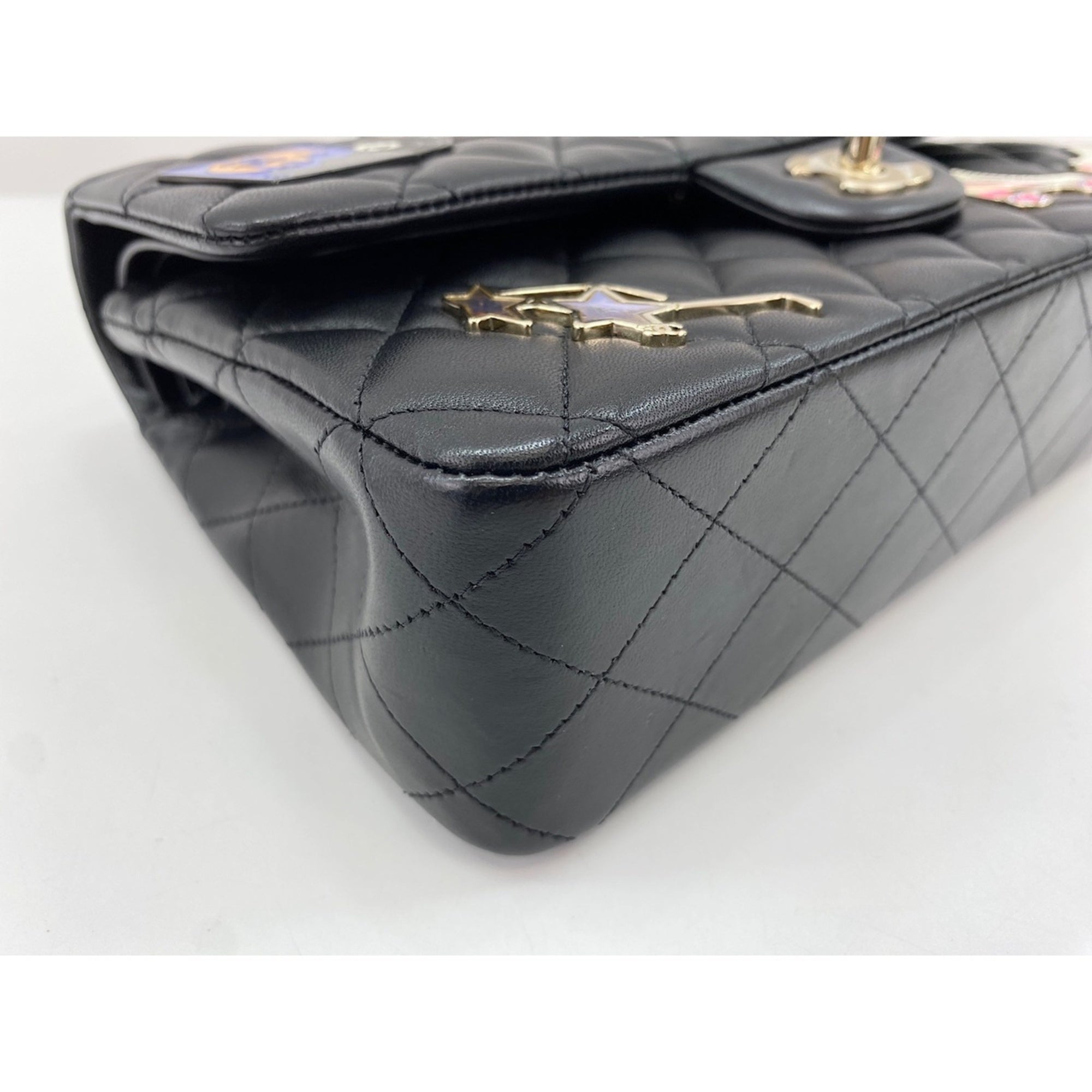 Chanel Black Shoulder Bag (Pre-Owned)