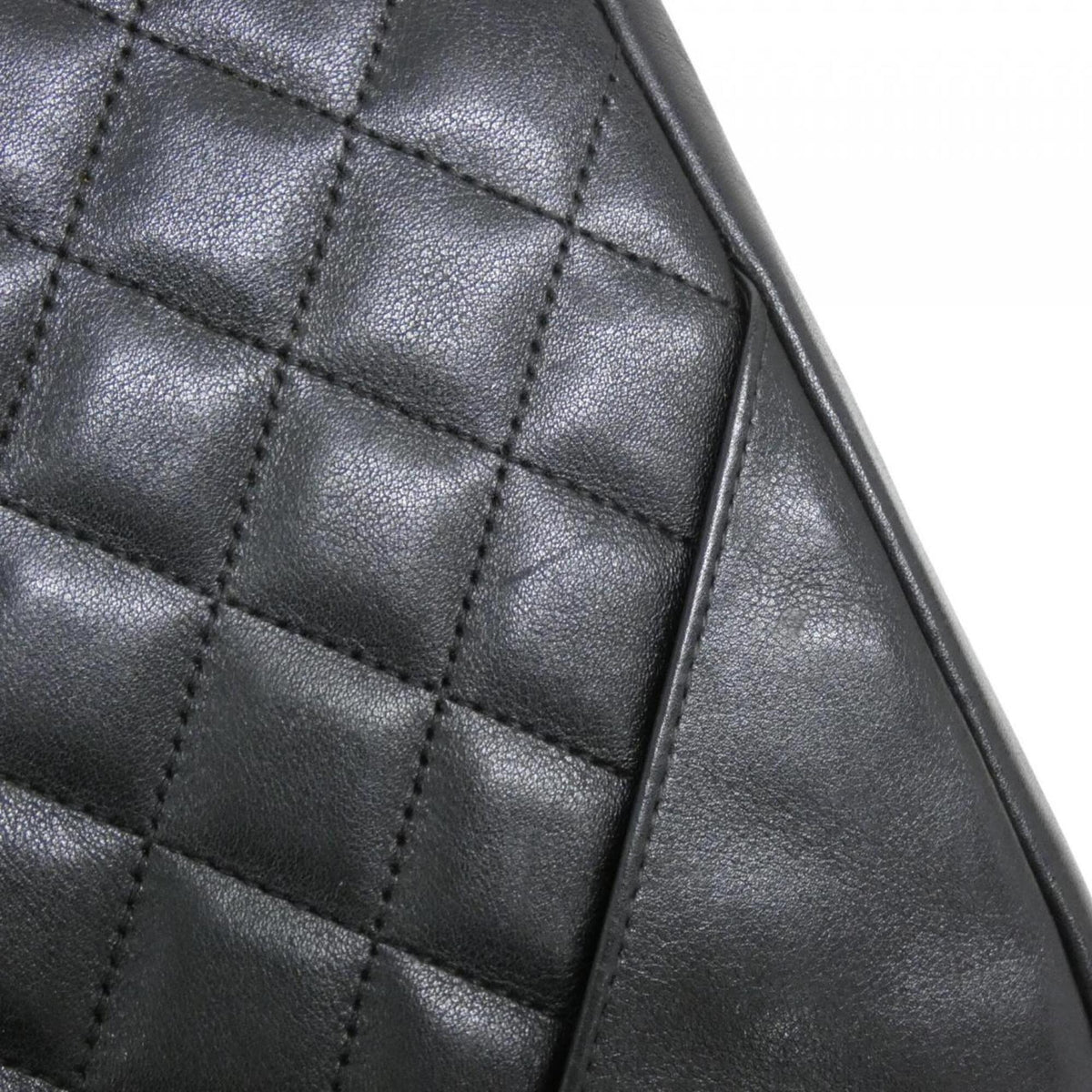 Chanel Black Leather Shoulder Bag (Pre-Owned)