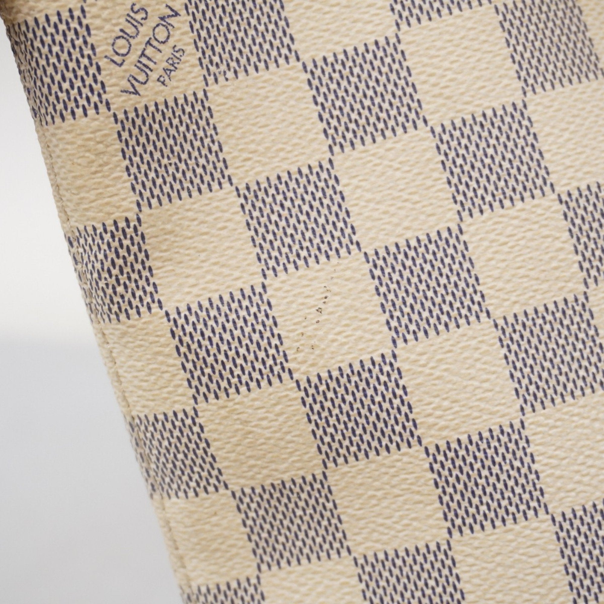 Louis Vuitton White Handbag (Pre-Owned)