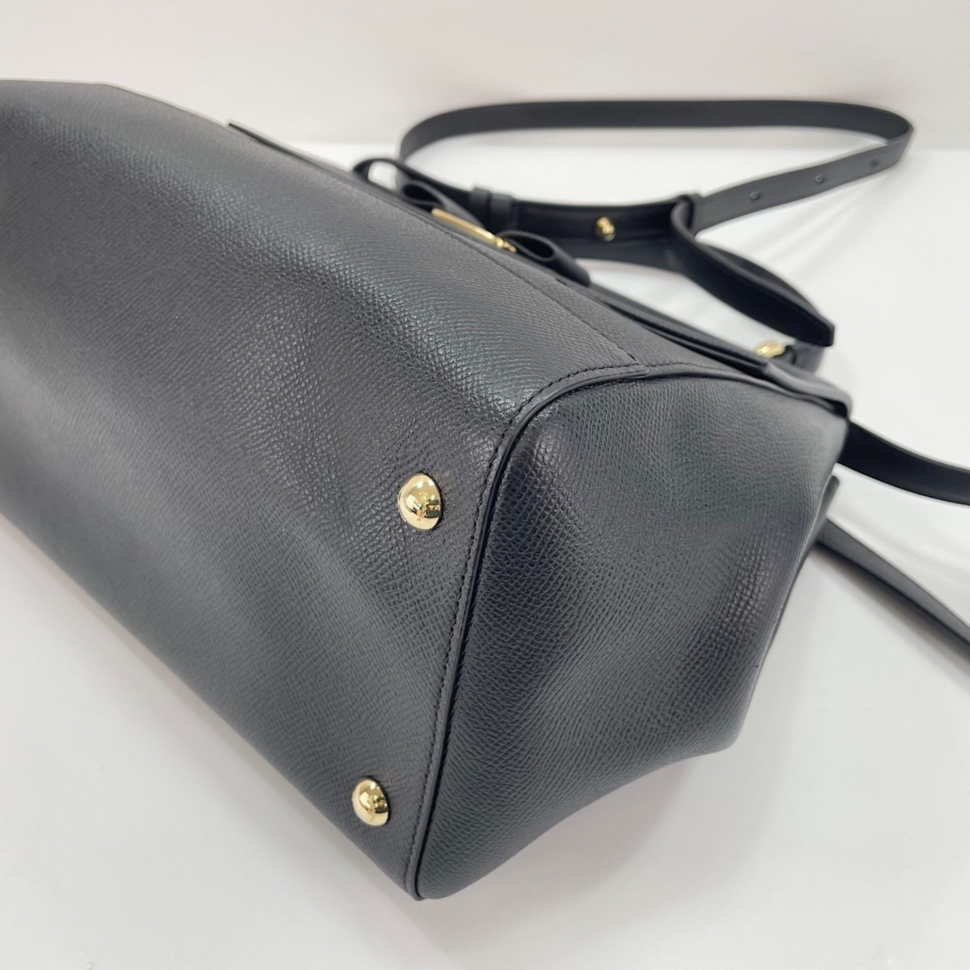 Salvatore Ferragamo Black Handbag (Pre-Owned)