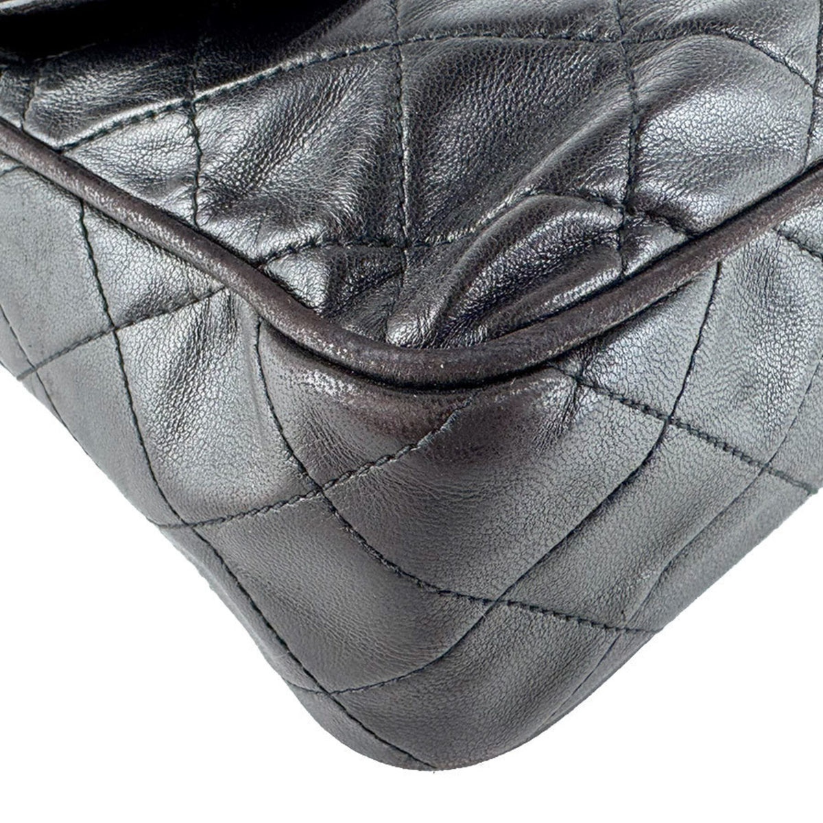 Chanel Black Leather Shoulder Bag (Pre-Owned)