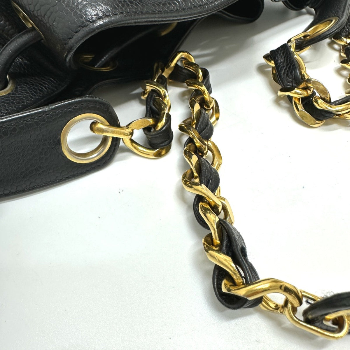 Chanel Black Leather Shoulder Bag (Pre-Owned)